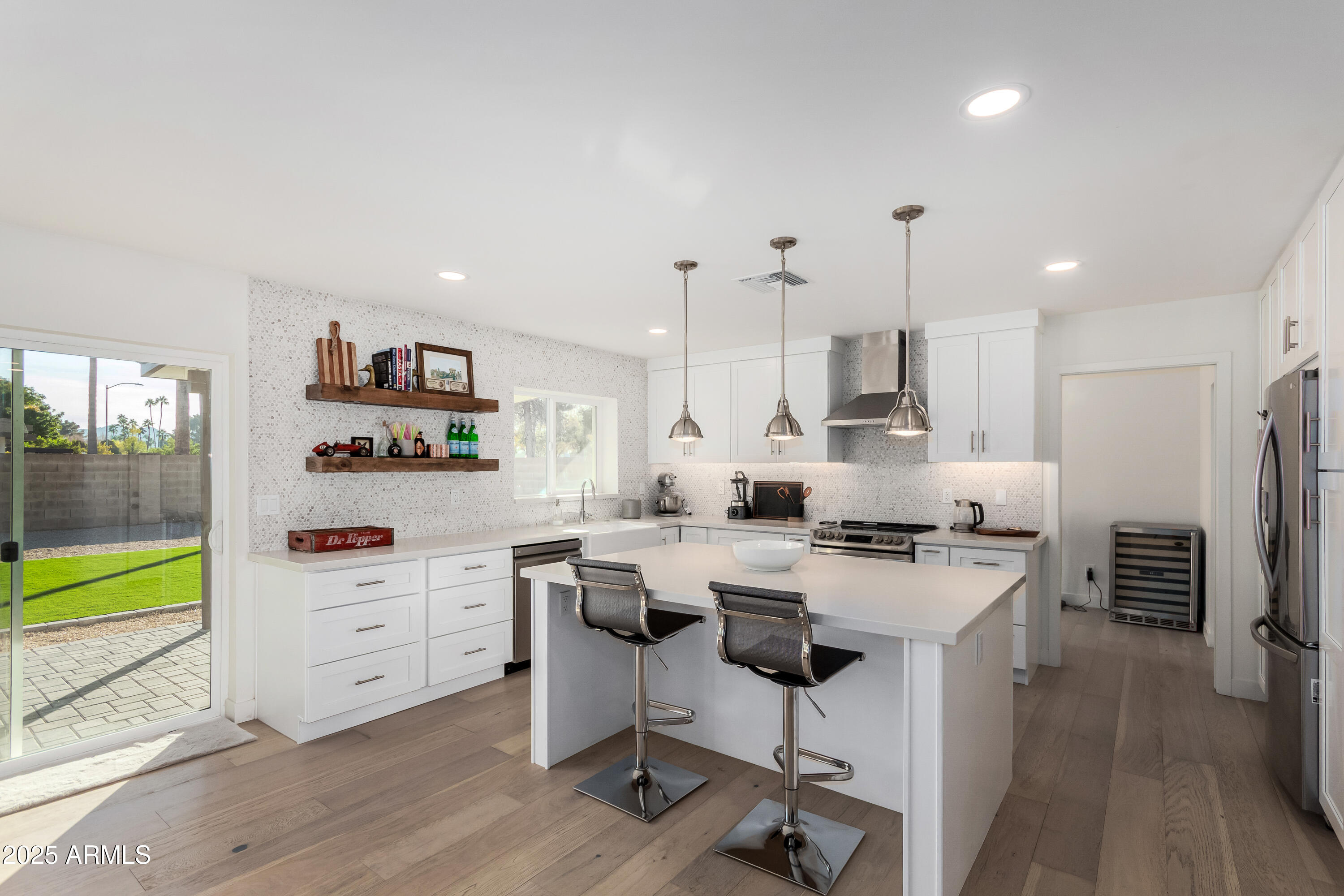 3717 E ALTADENA Avenue