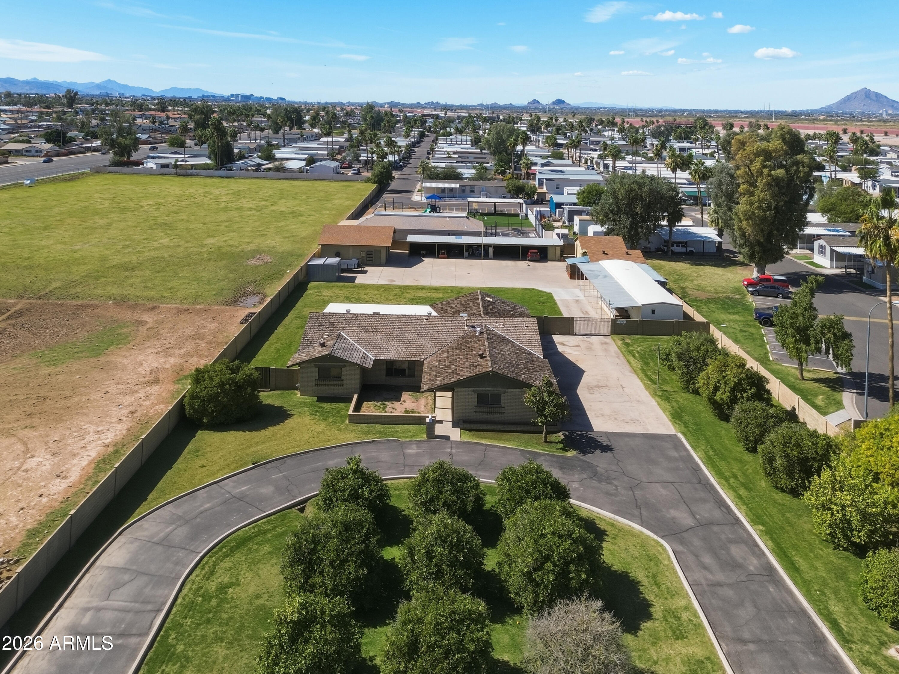 2042 N CENTER Street