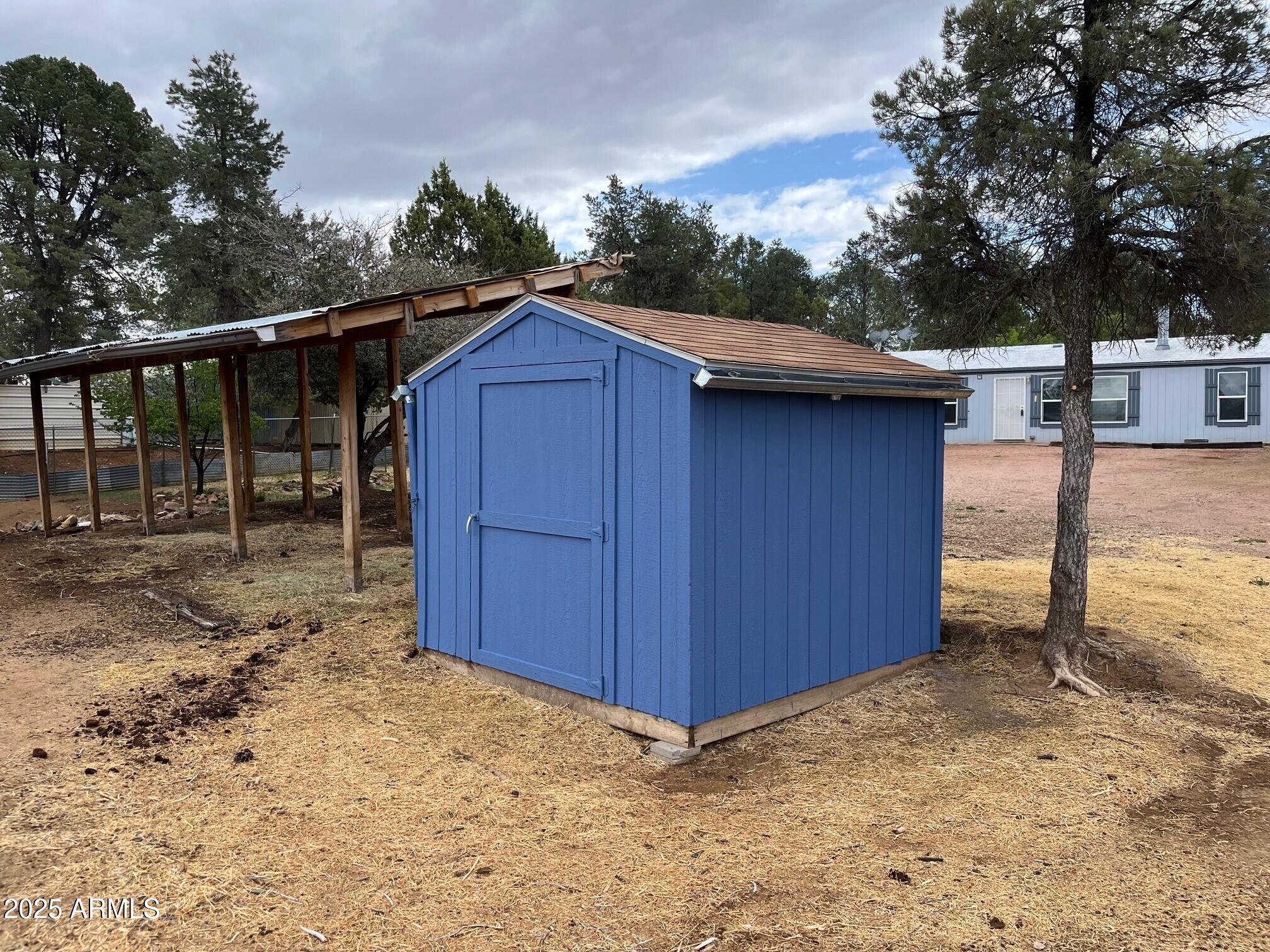 320 W Round Valley Road