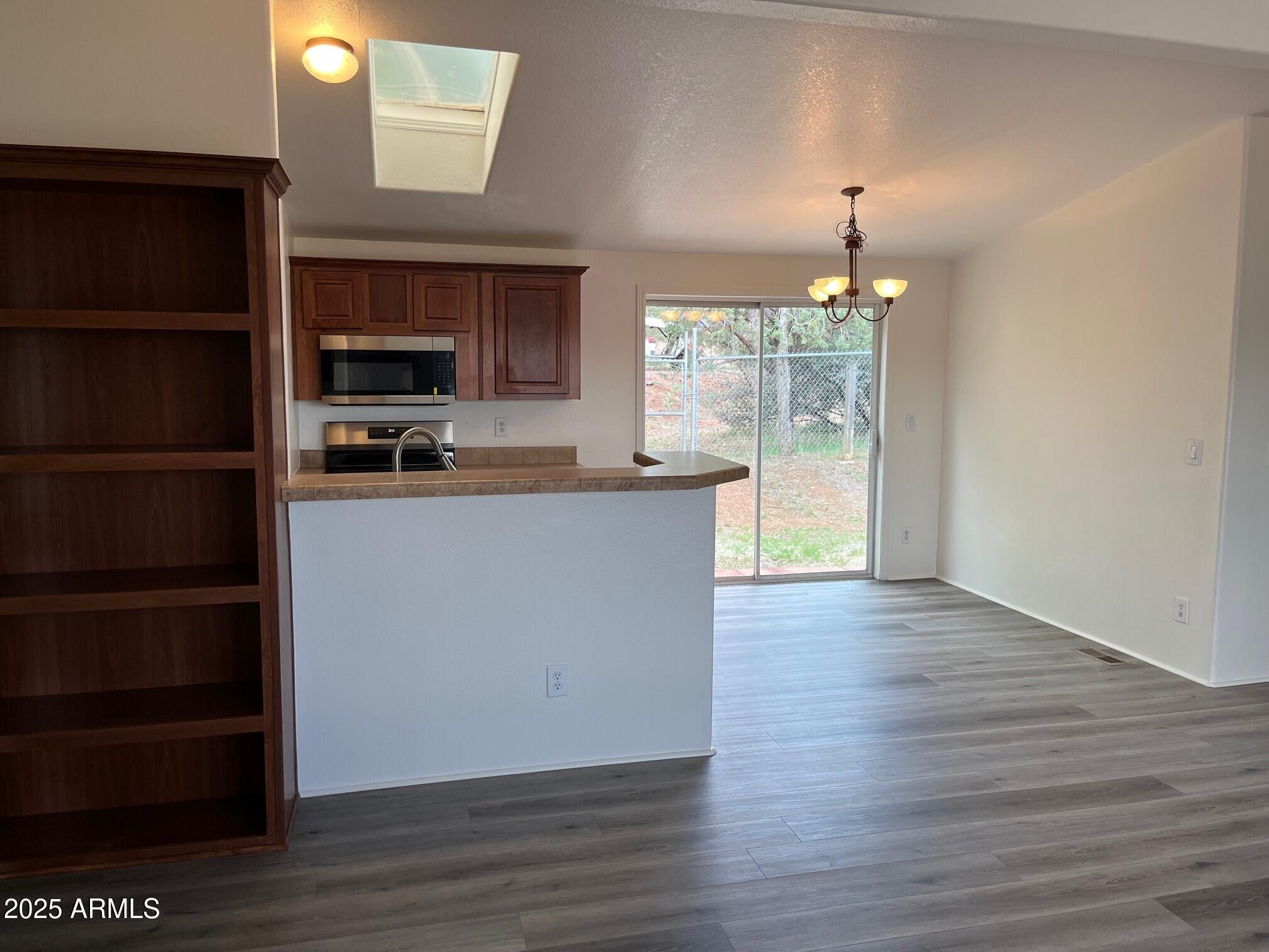 320 W Round Valley Road