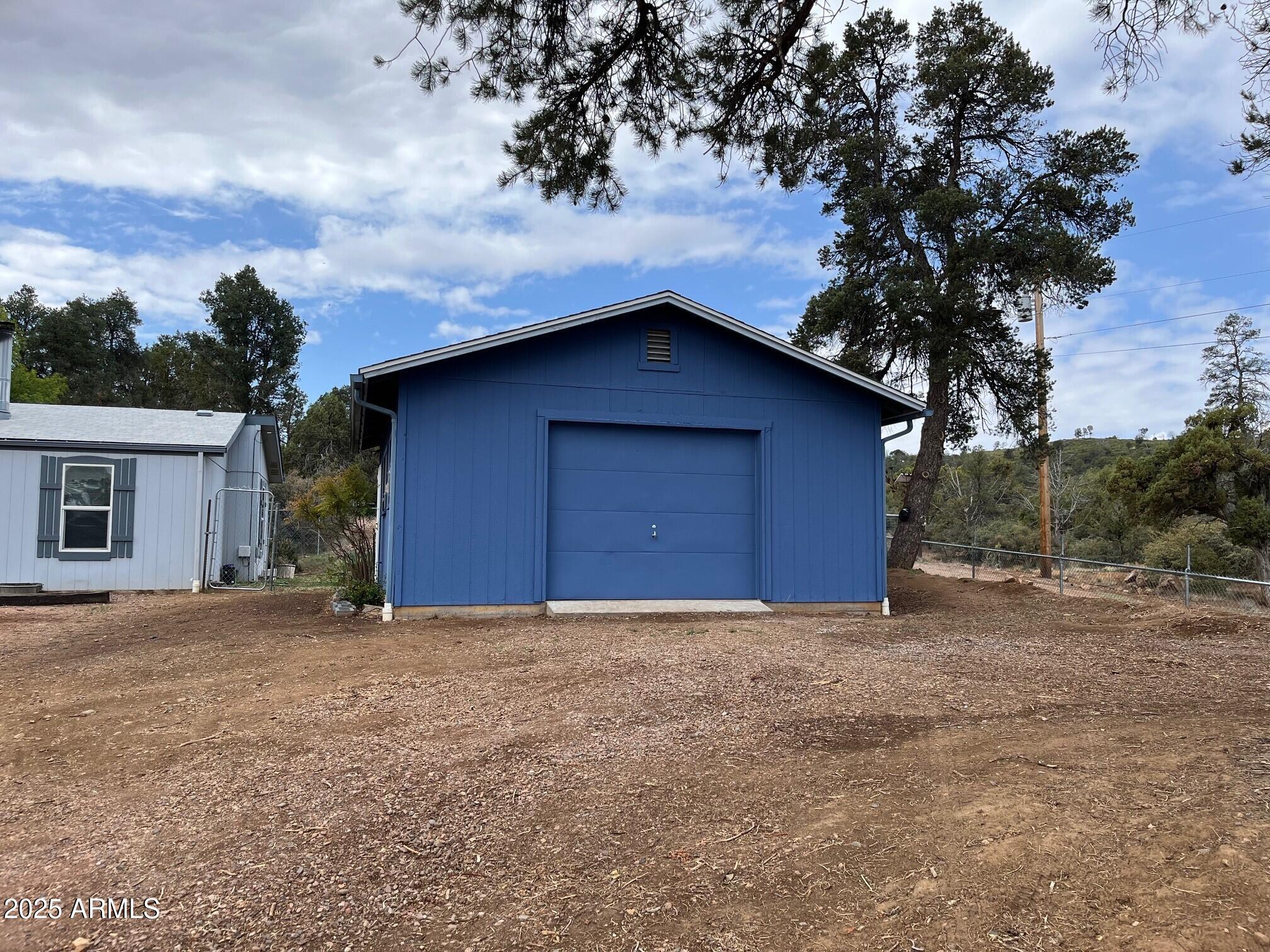 320 W Round Valley Road
