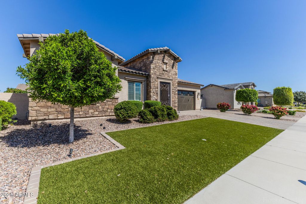 Photo of 9216 W Sands Drive, Peoria, AZ 85383 (MLS # 6994737)