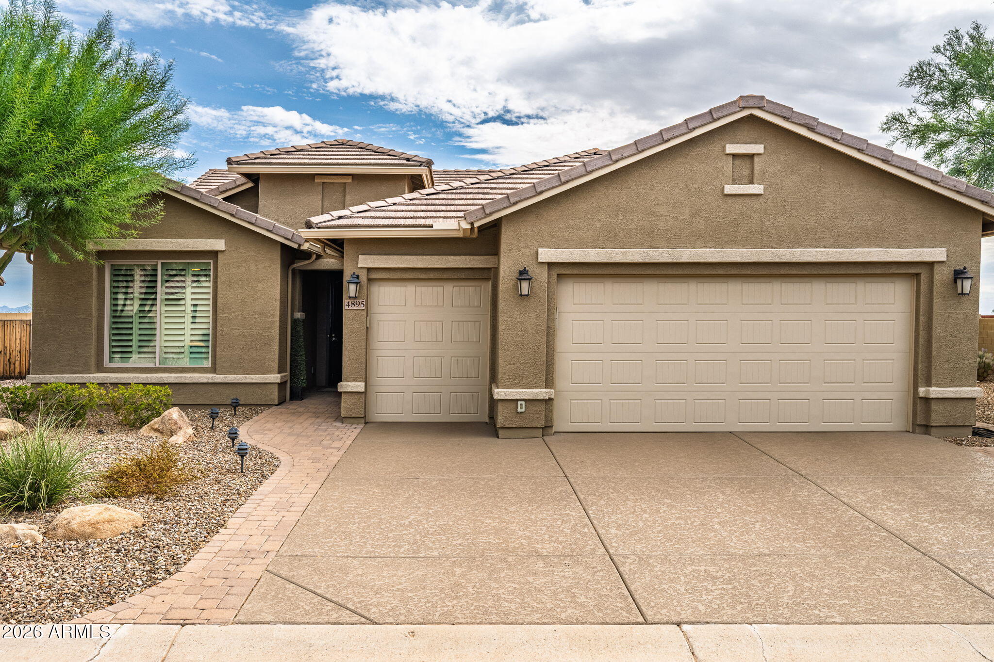 4895 W PICACHO Drive