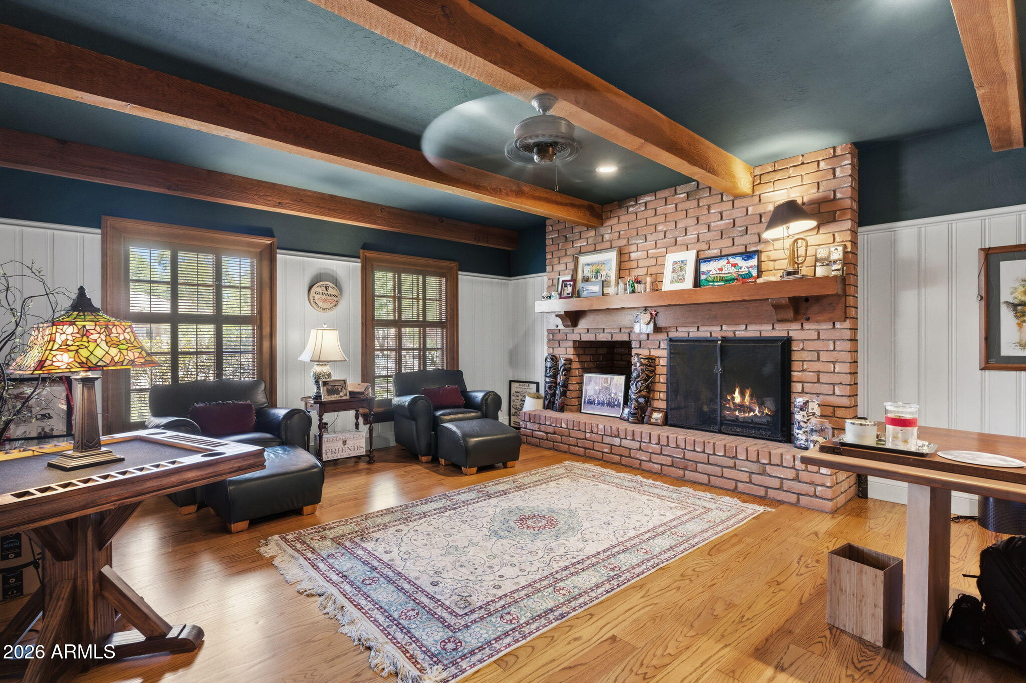 1001 E CAROLINE Lane