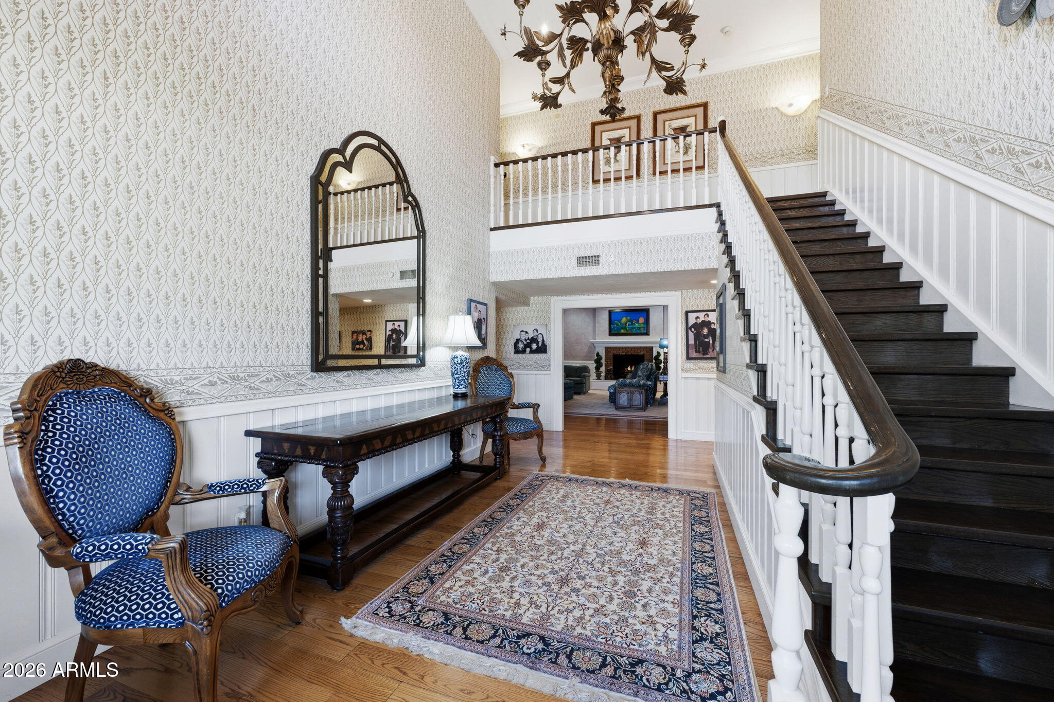 1001 E CAROLINE Lane