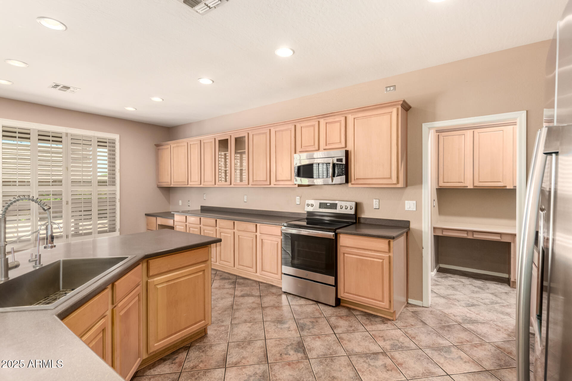 3311 W MORSE Drive