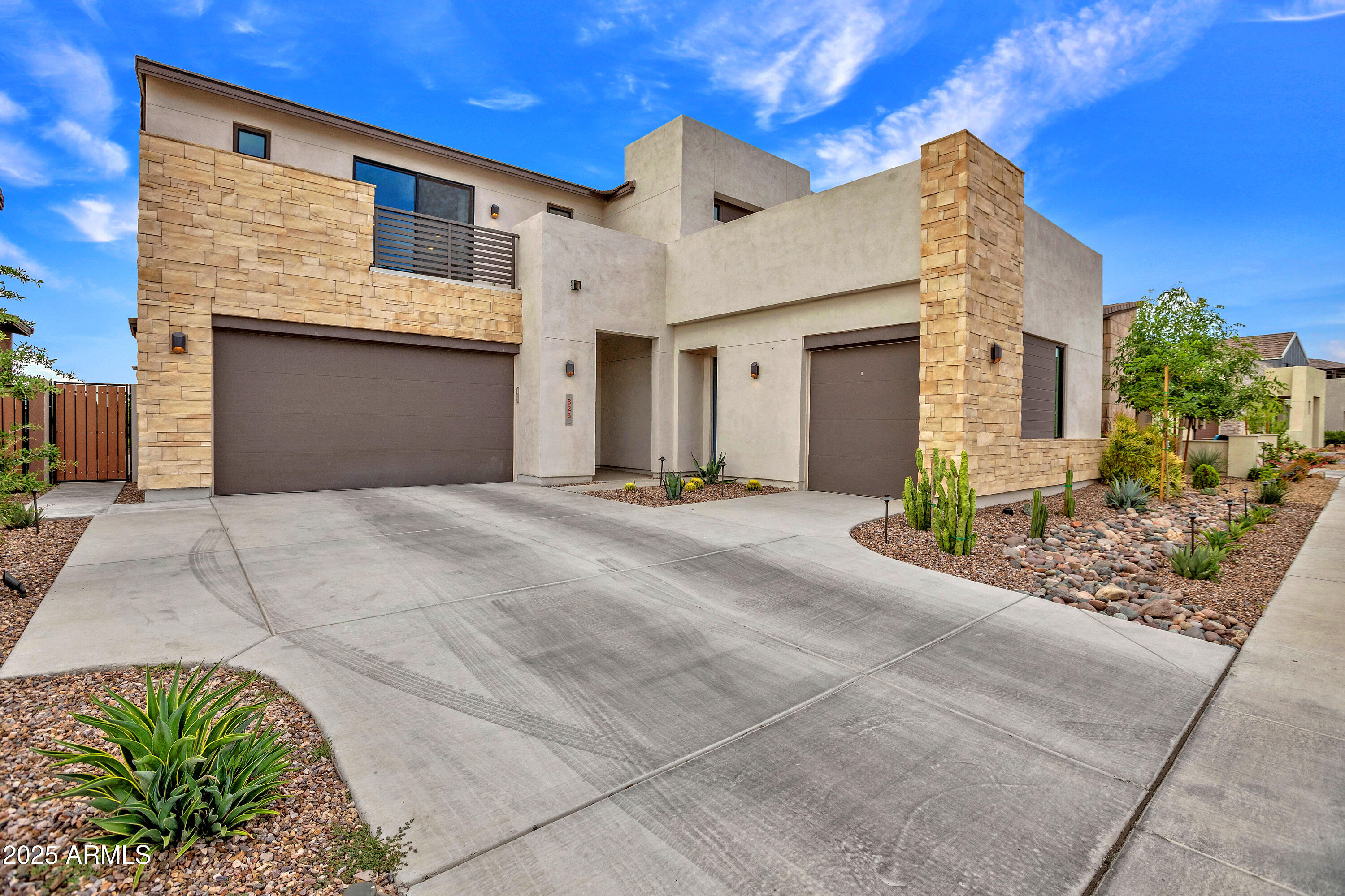 Homes 4 826 E BUIST Avenue