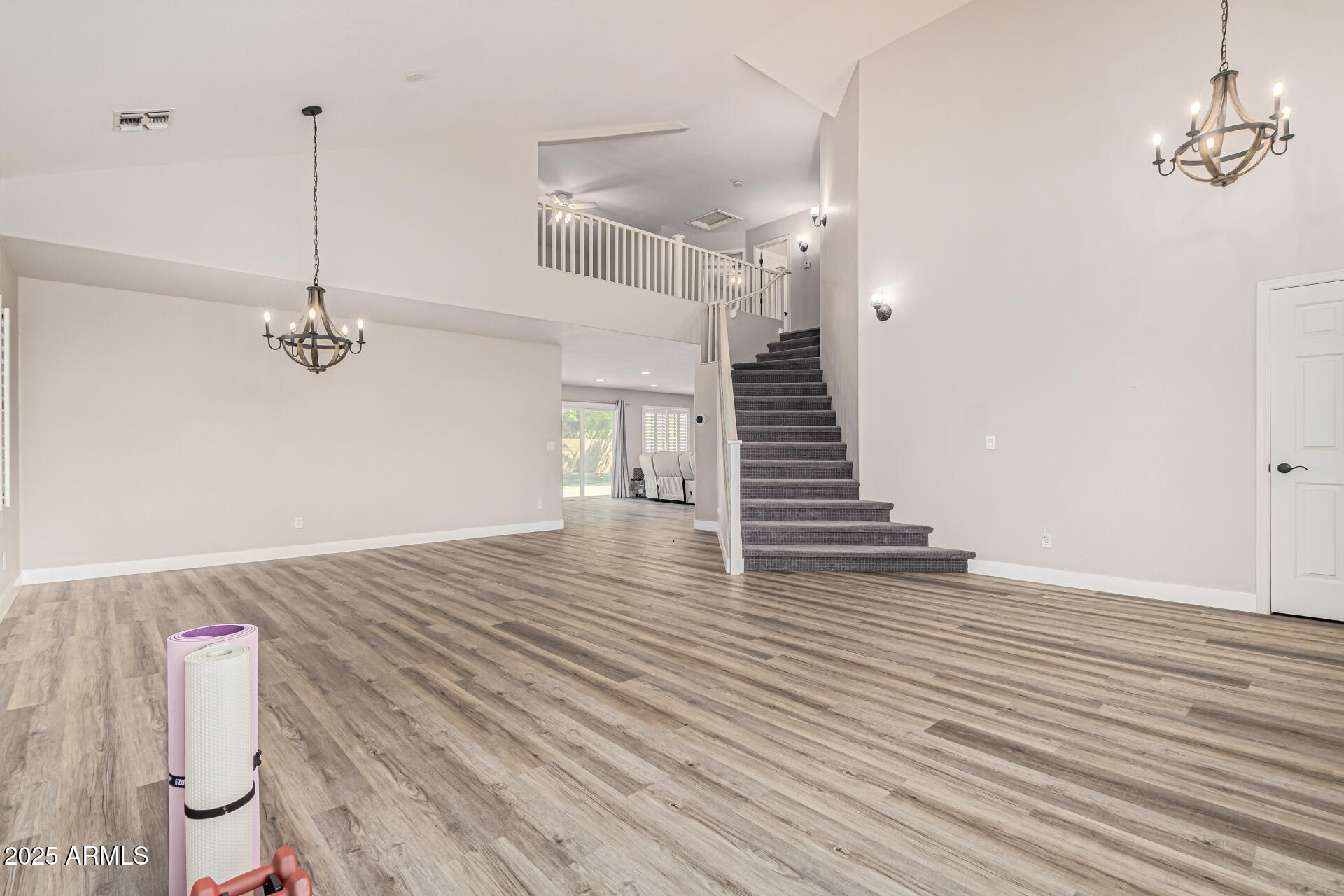 1038 E HARRISON Court