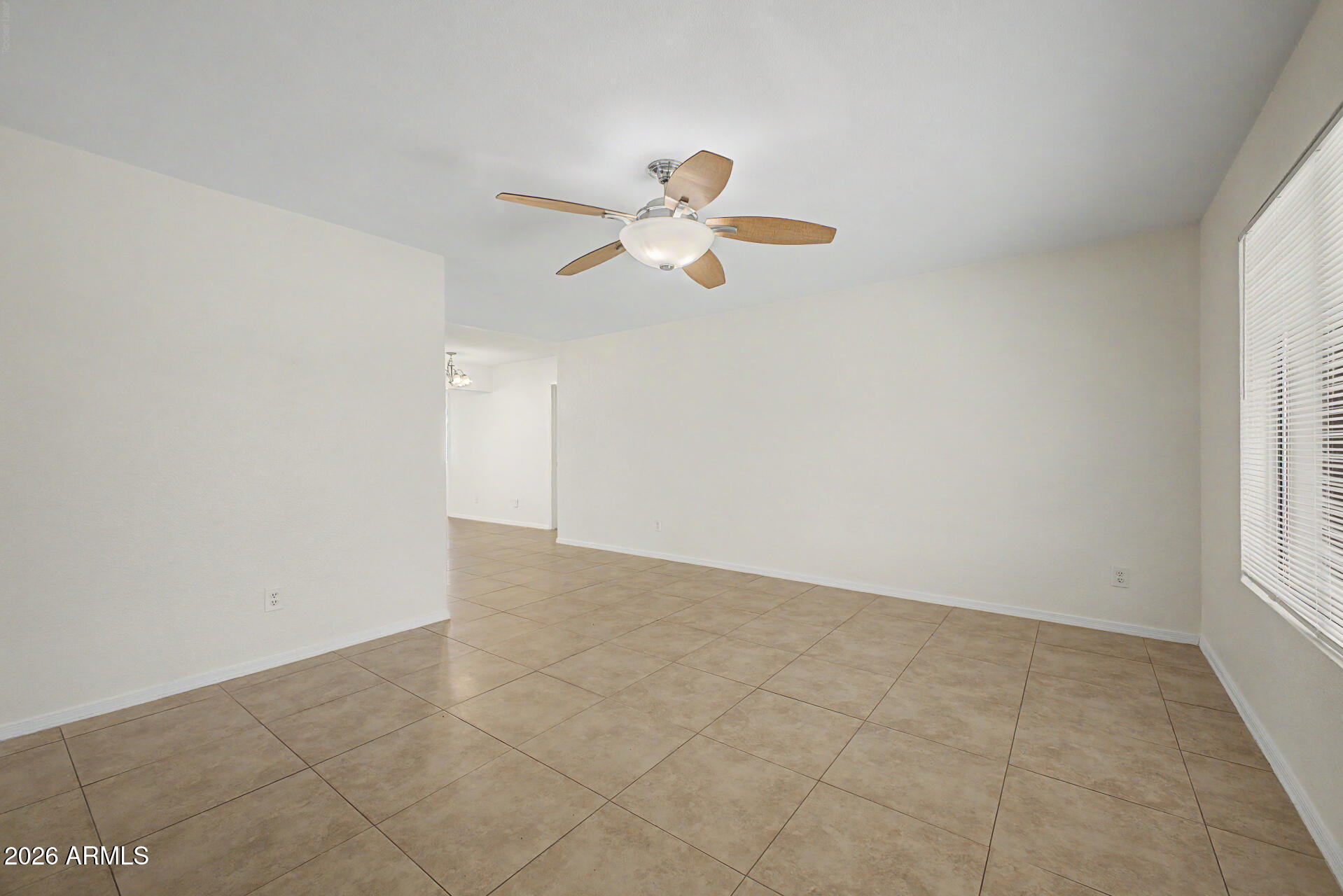 5222 W ALTADENA Avenue