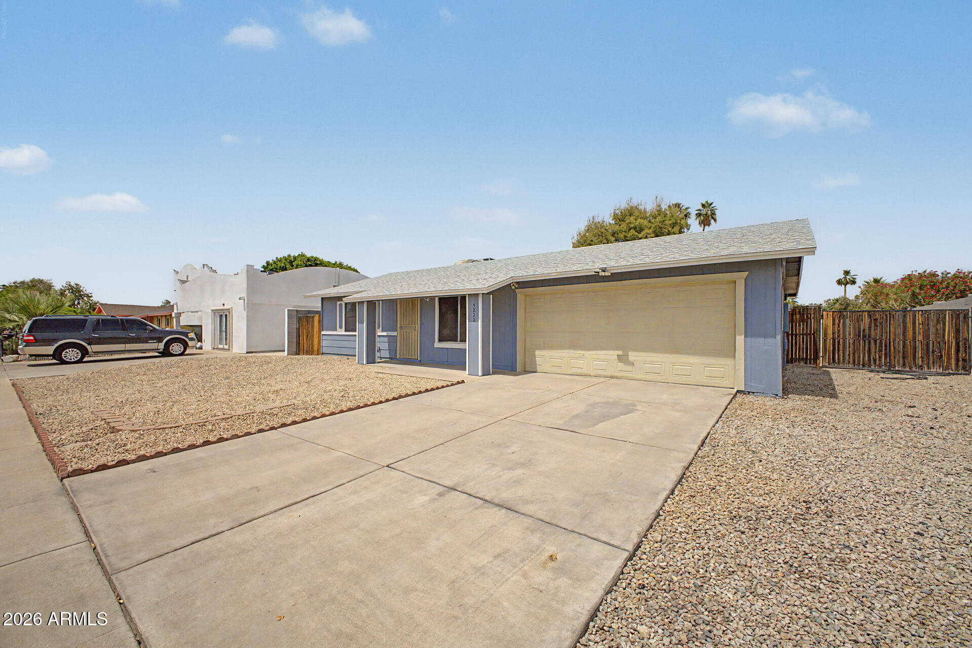 5222 W ALTADENA Avenue