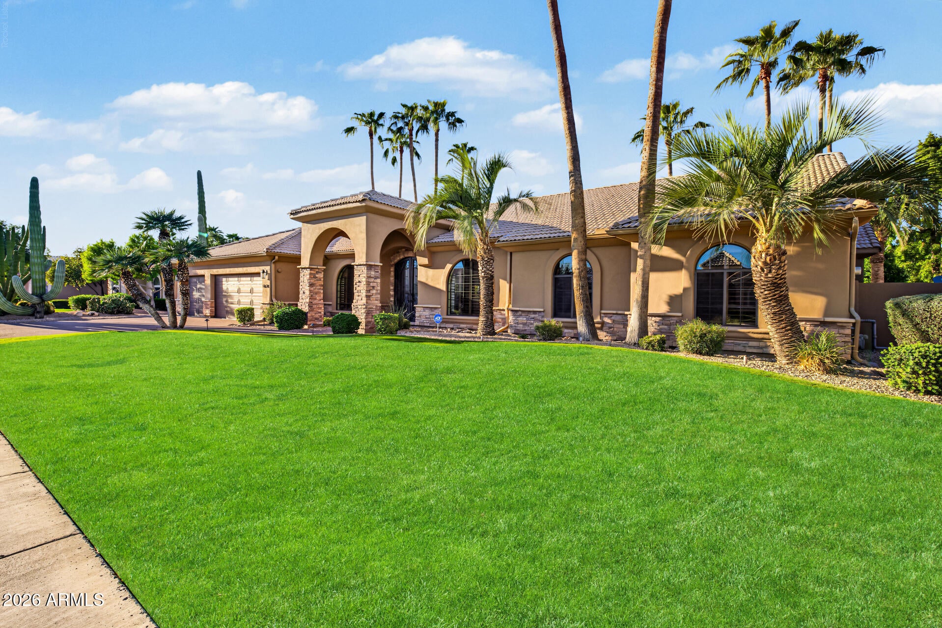 8678 E WINDROSE Drive