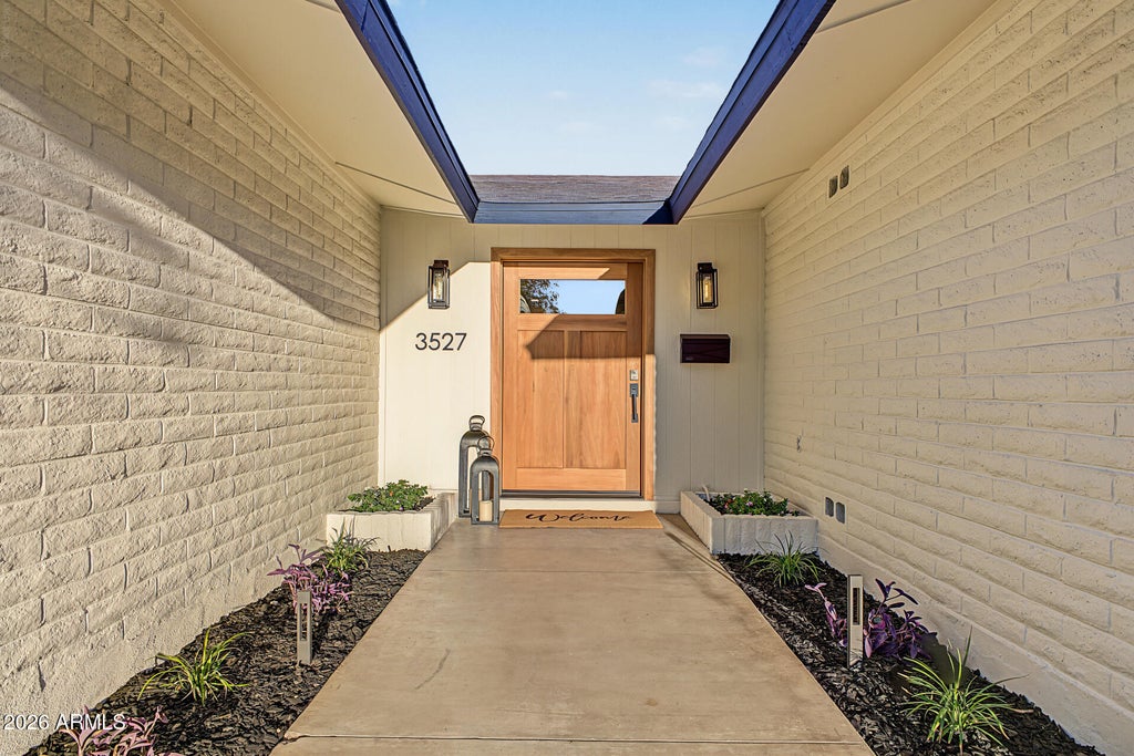 Photo of 3527 S Oak Street, Tempe, AZ 85282 (MLS # 7087789)