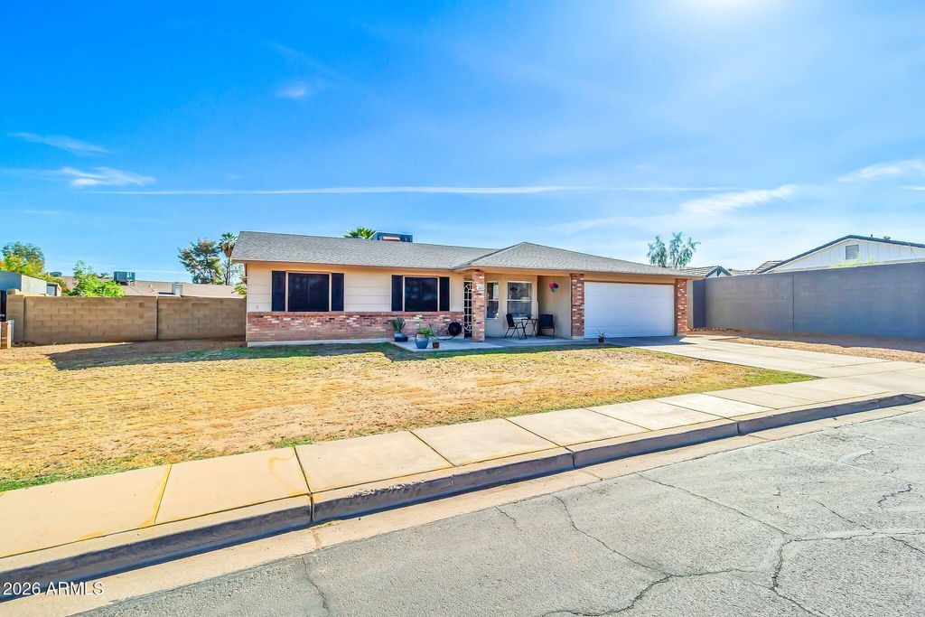 Photo of 203 E Desert Lane, Gilbert, AZ 85234 (MLS # 7000154)