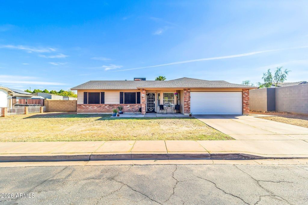 Photo of 203 E Desert Lane, Gilbert, AZ 85234 (MLS # 7000154)