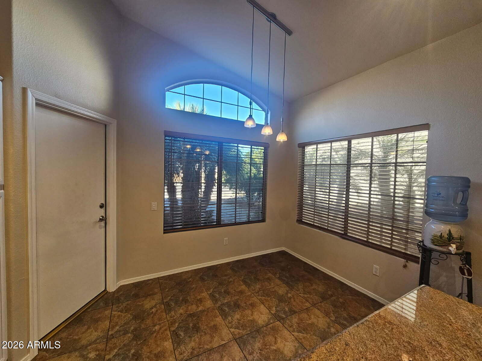 285 W WASHINGTON Avenue