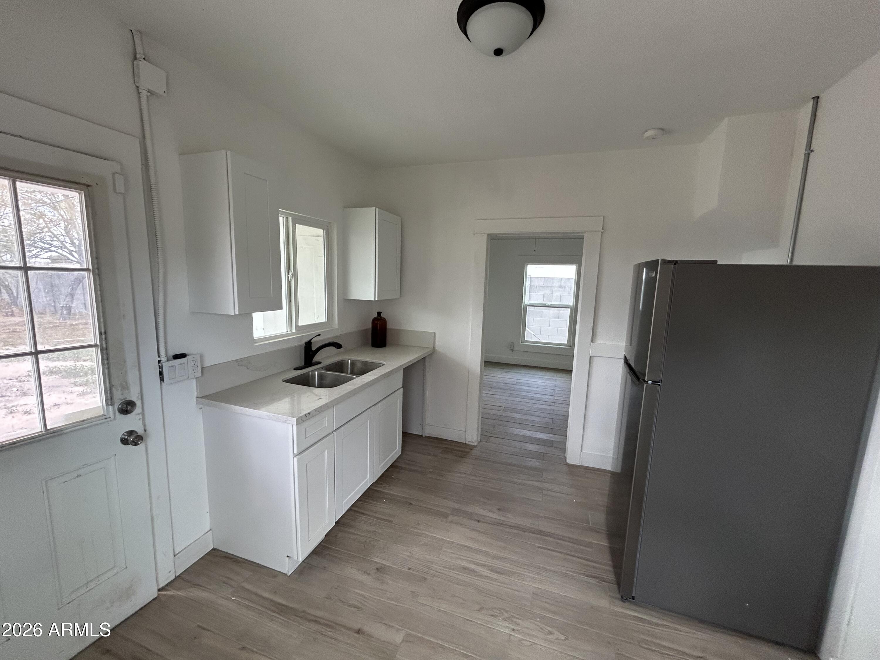 207 E JACKSON Avenue