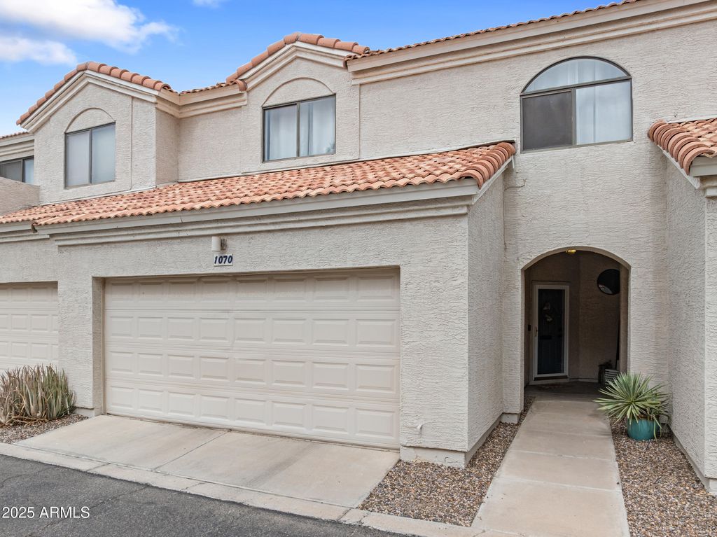 Photo of 1070 E Sunburst Lane, Tempe, AZ 85284 (MLS # 6944064)