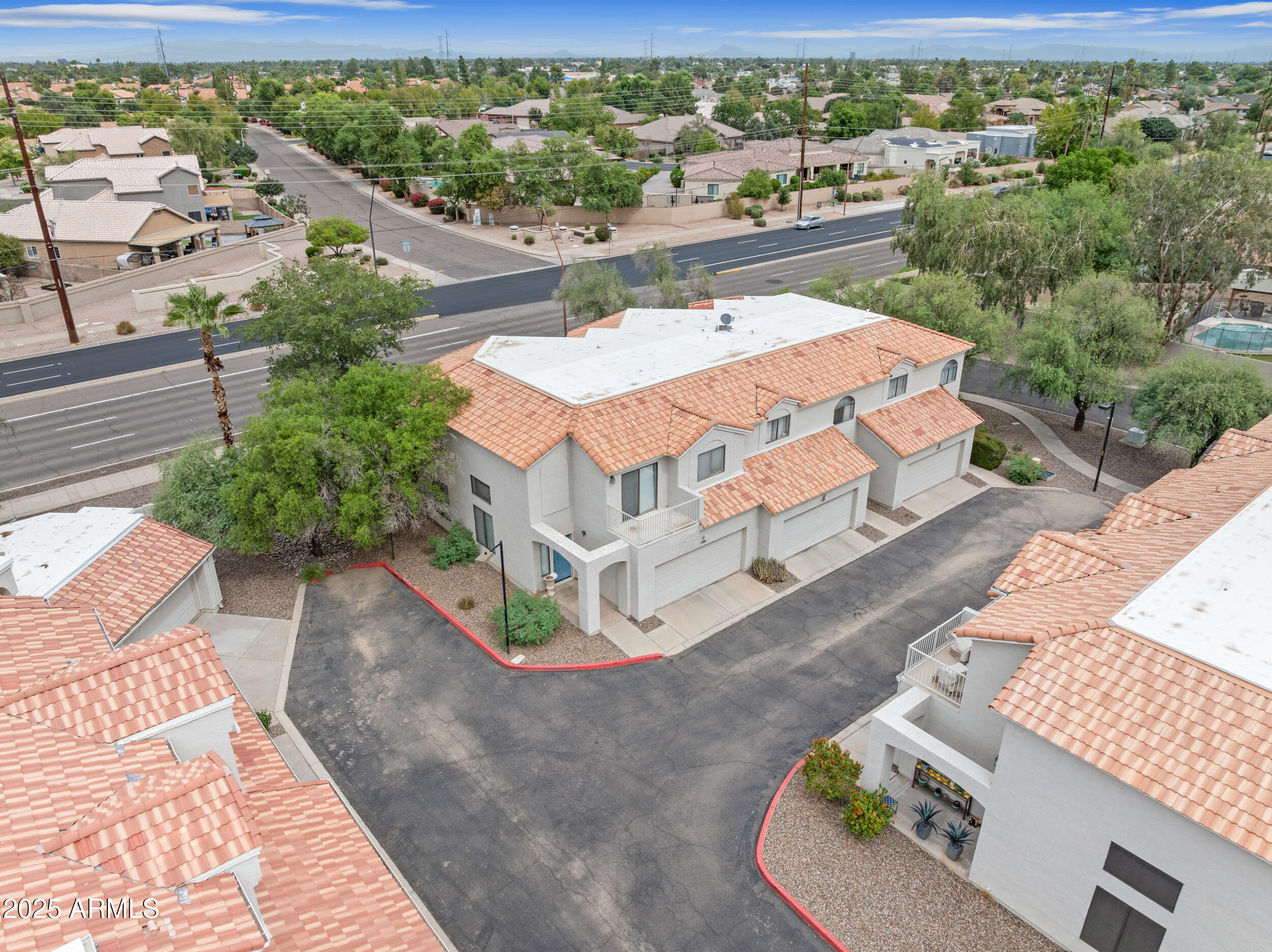 1070 E SUNBURST Lane