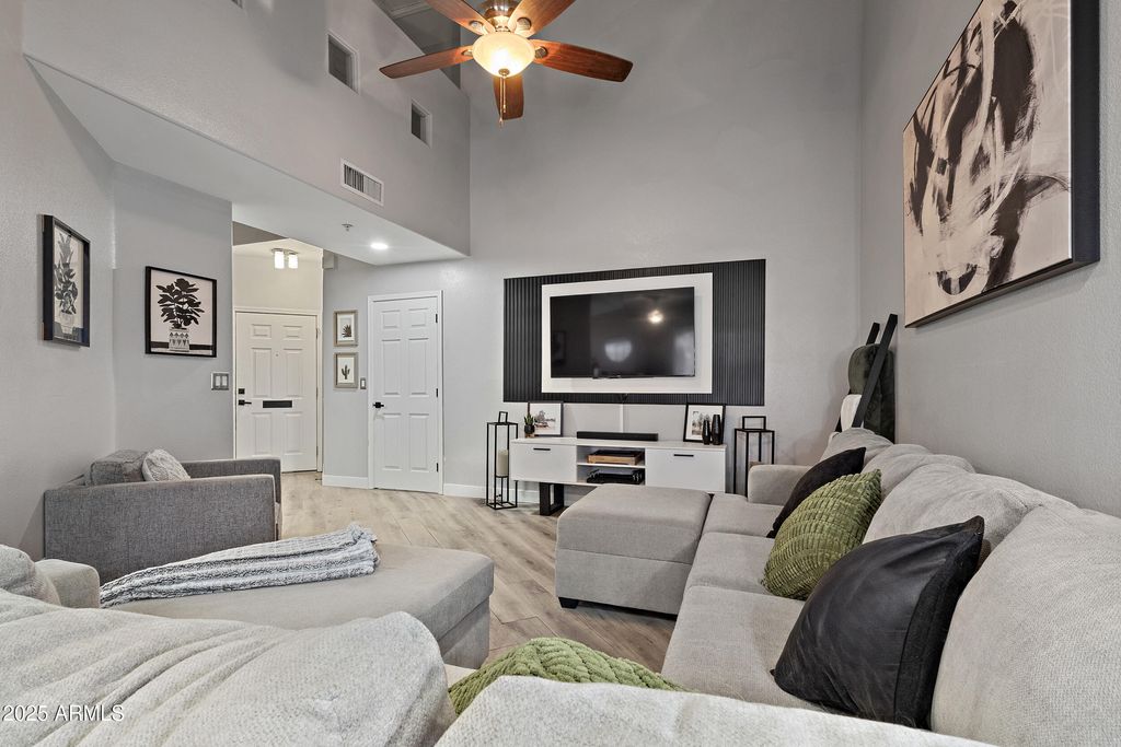 Photo of 1070 E Sunburst Lane, Tempe, AZ 85284 (MLS # 6944064)