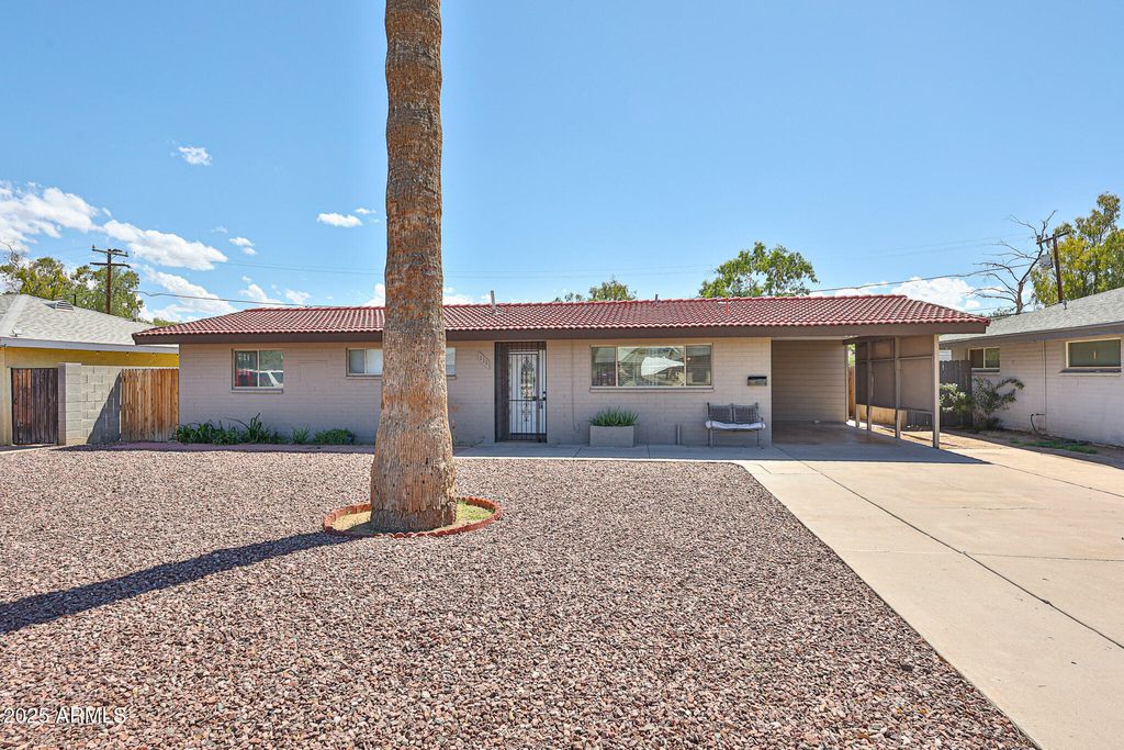 Photo of 111 E Loma Linda Boulevard, Goodyear, AZ 85338 (MLS # 6919095)