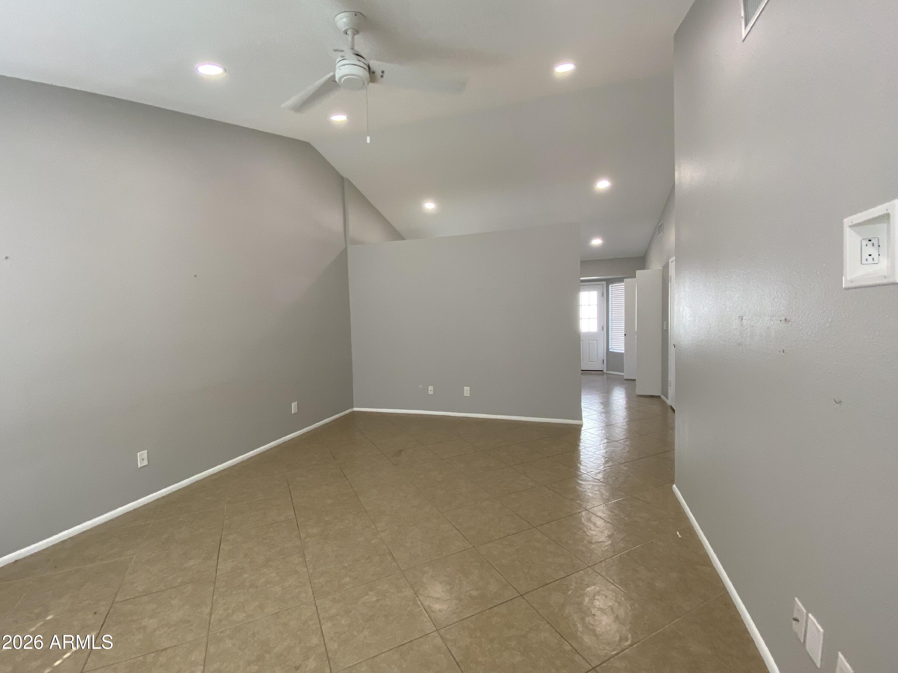 1055 N RECKER Road 1196