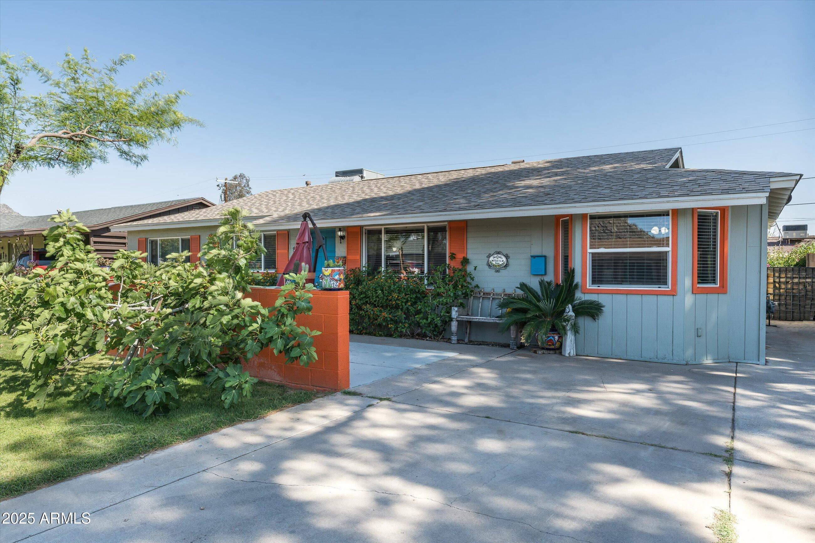 1027 E EL CAMINO Drive