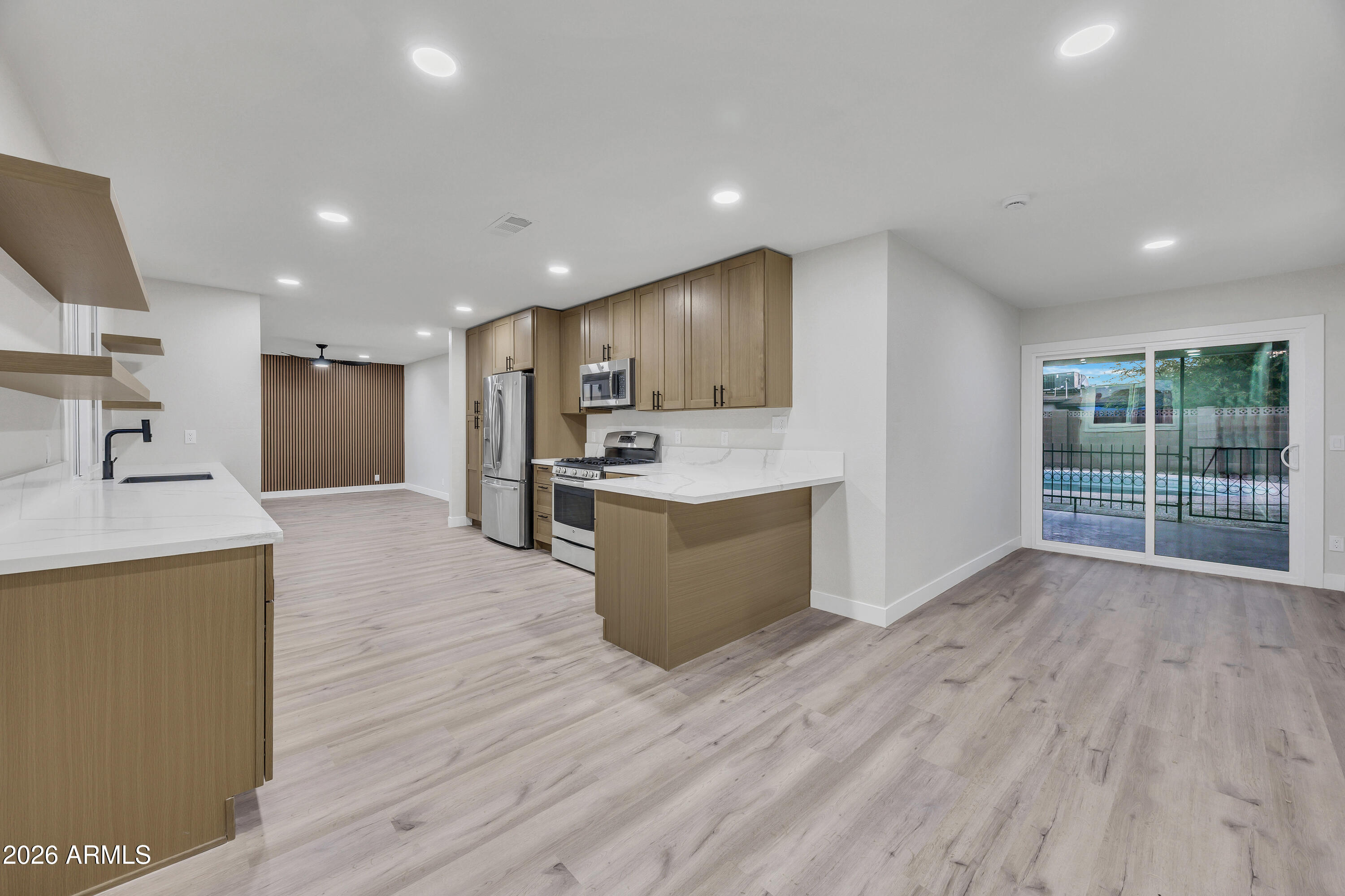 2218 W POINSETTIA Drive