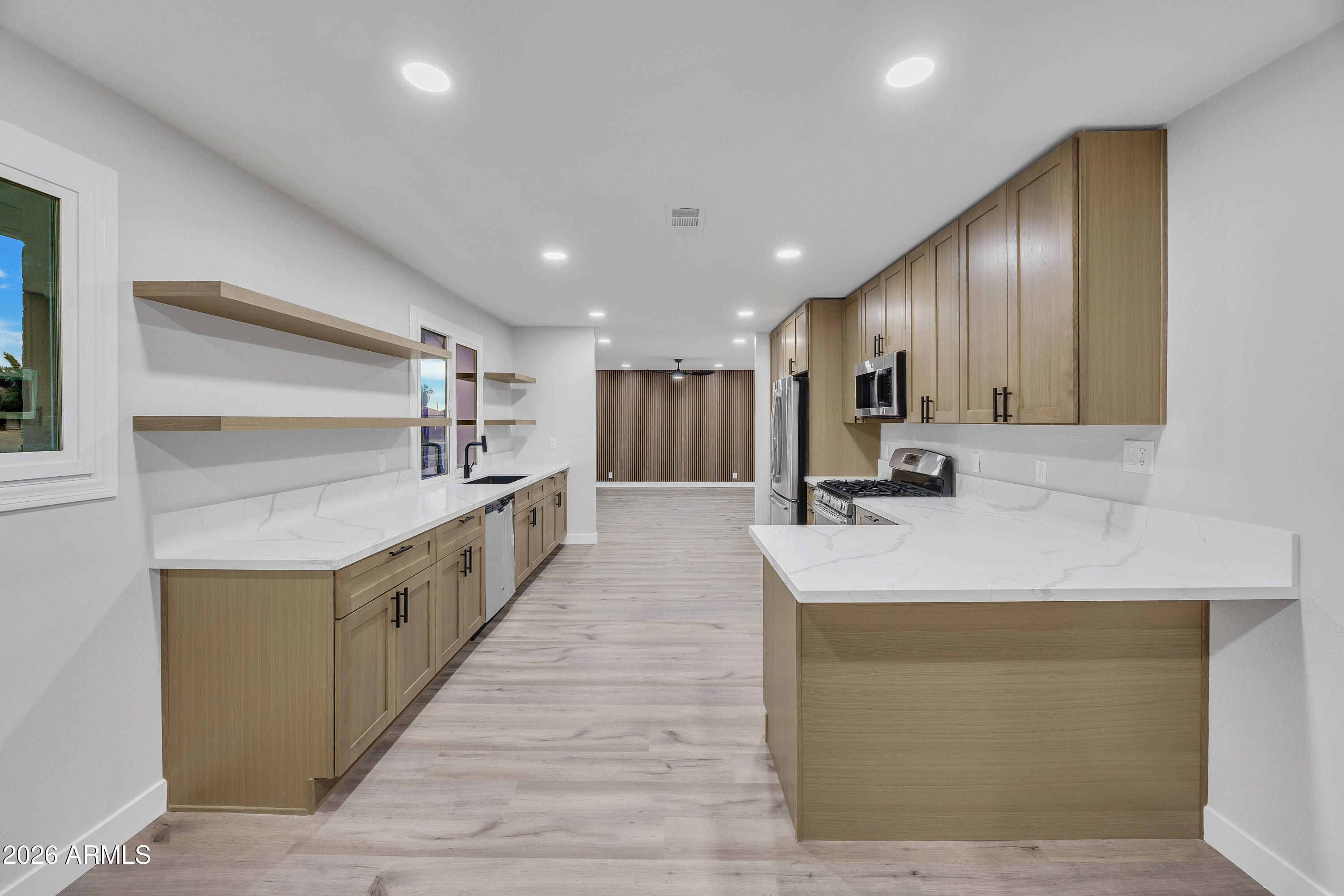 2218 W POINSETTIA Drive