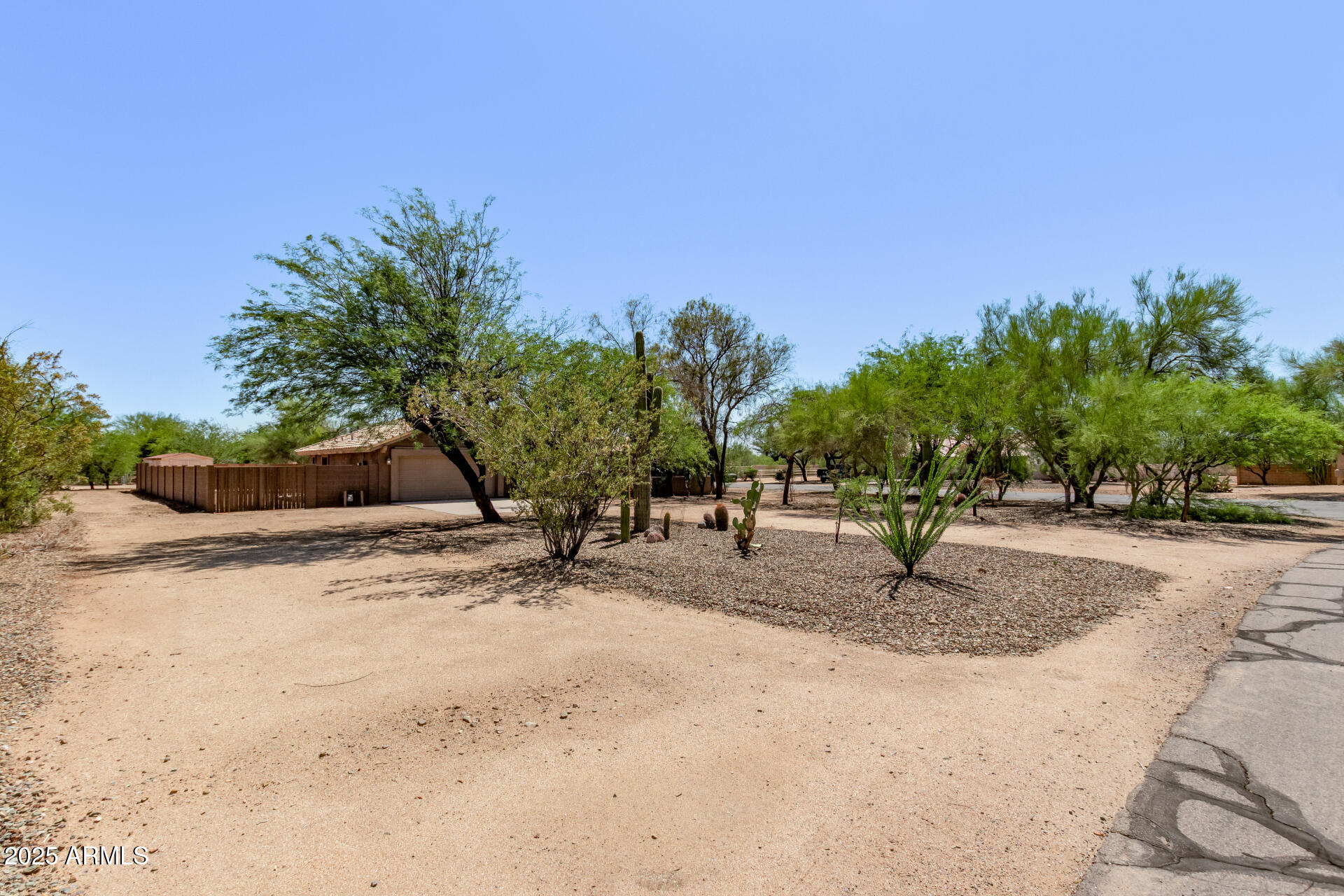 501 E DESERT HILLS ESTATE Drive