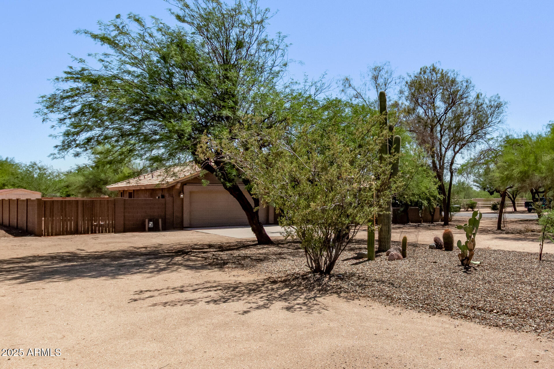 501 E DESERT HILLS ESTATE Drive