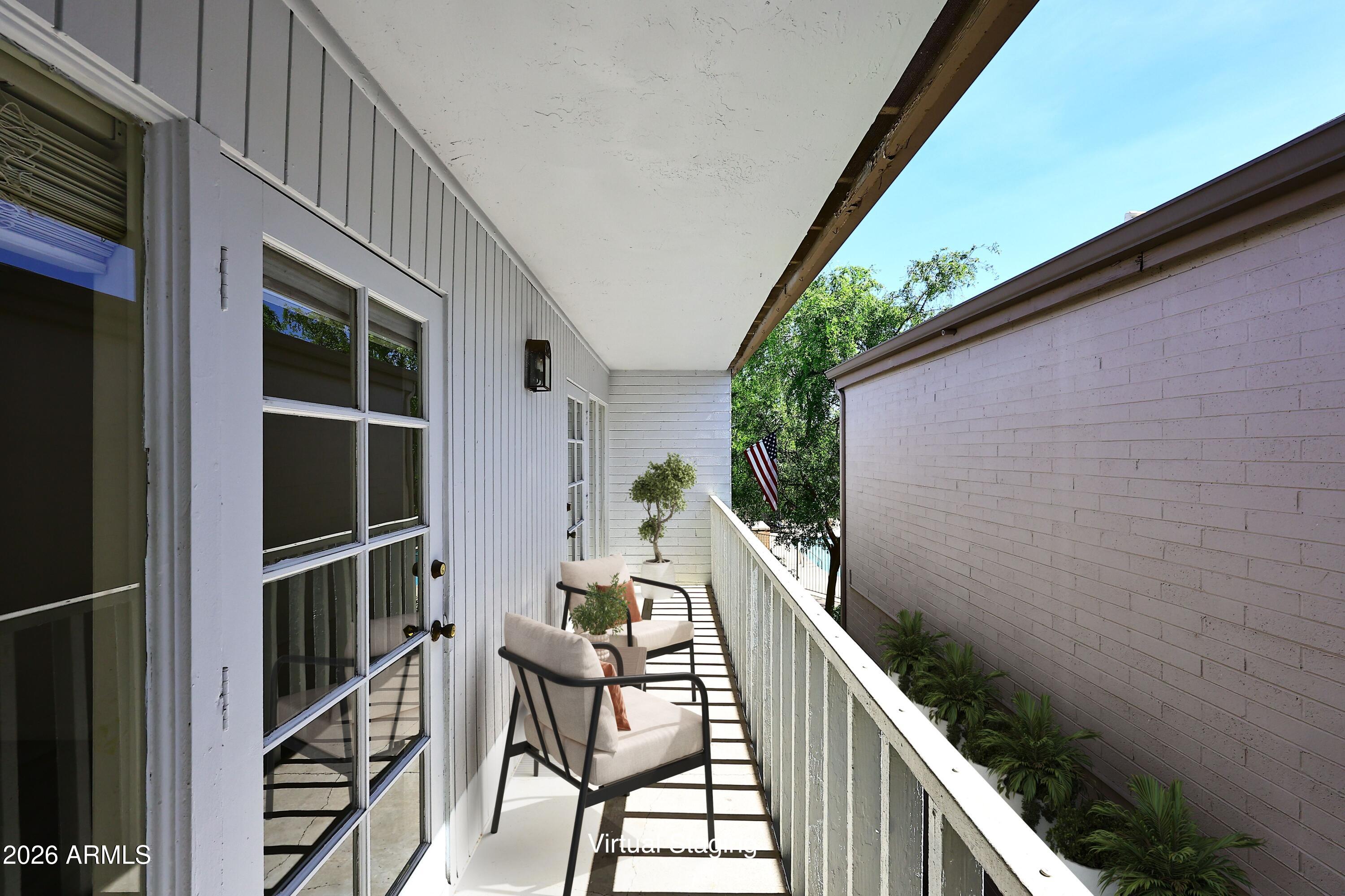 1734 W TUCKEY Lane 11