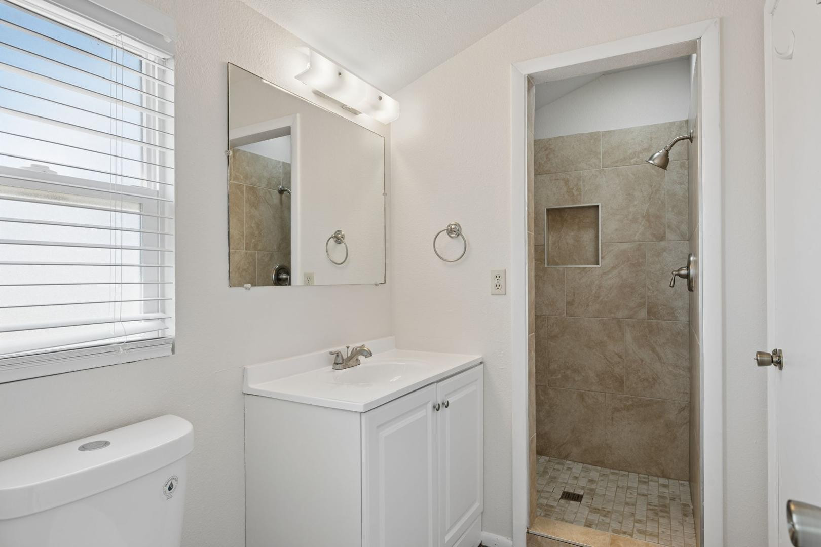 2423 E Maryland Drive