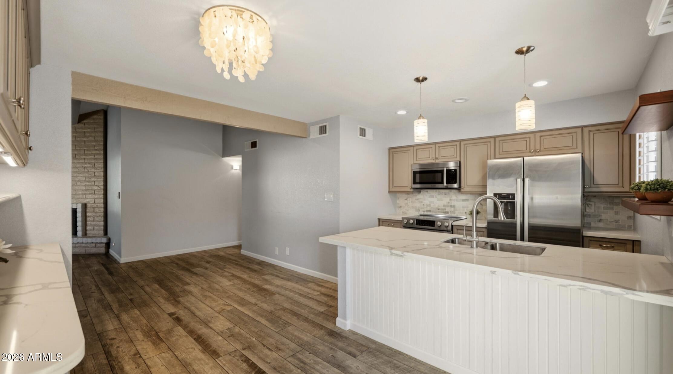 6465 N 77th Place