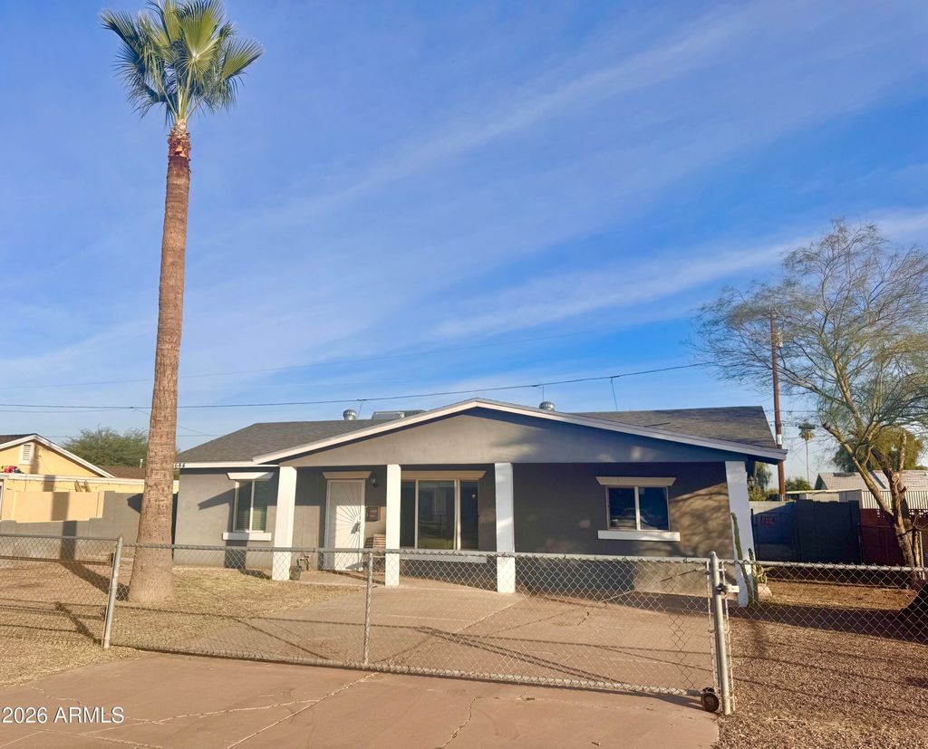 Photo of 1644 W Sonora Street, Phoenix, AZ 85007 (MLS # 6975845)