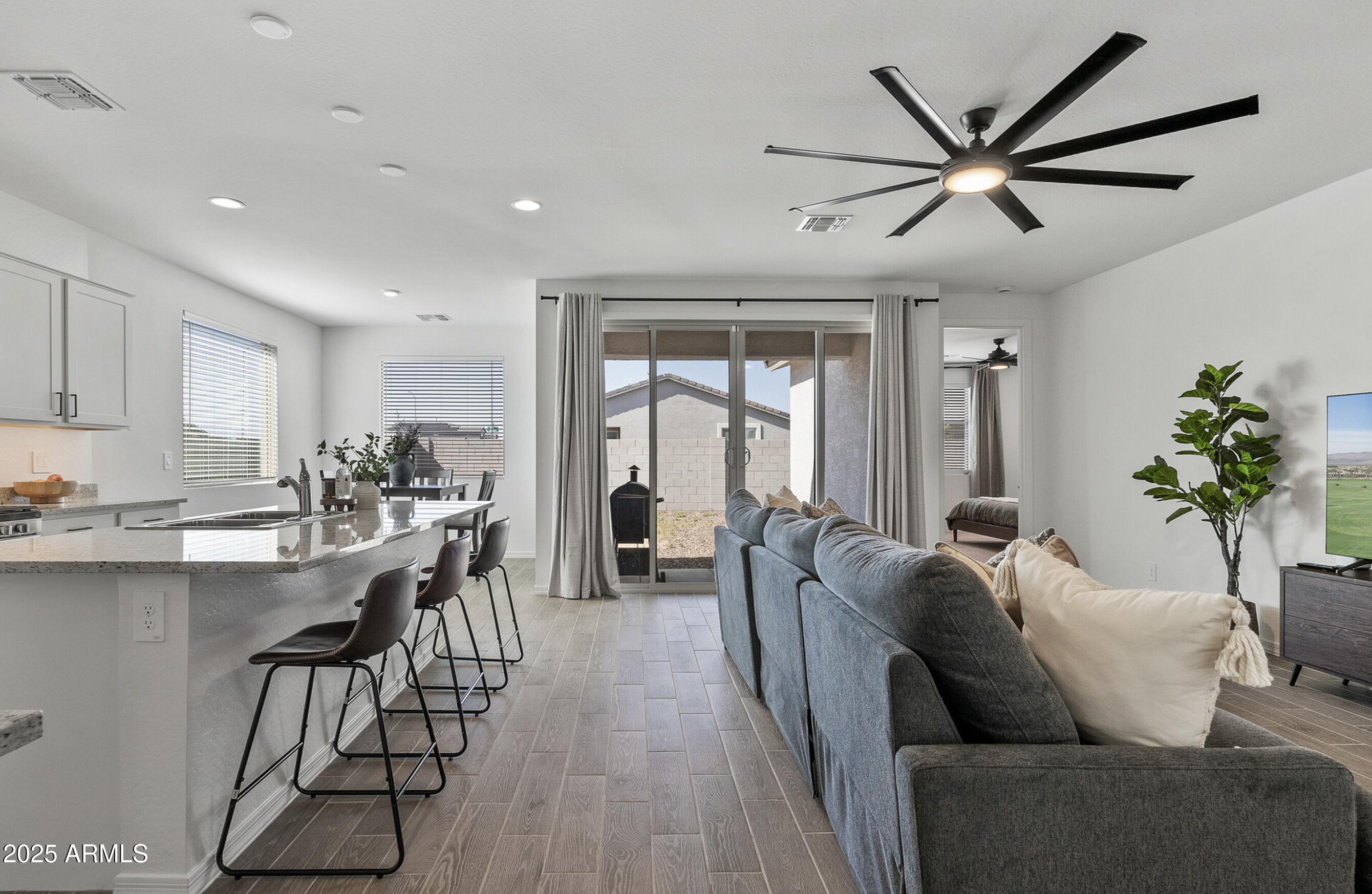 11224 E UNGER Avenue