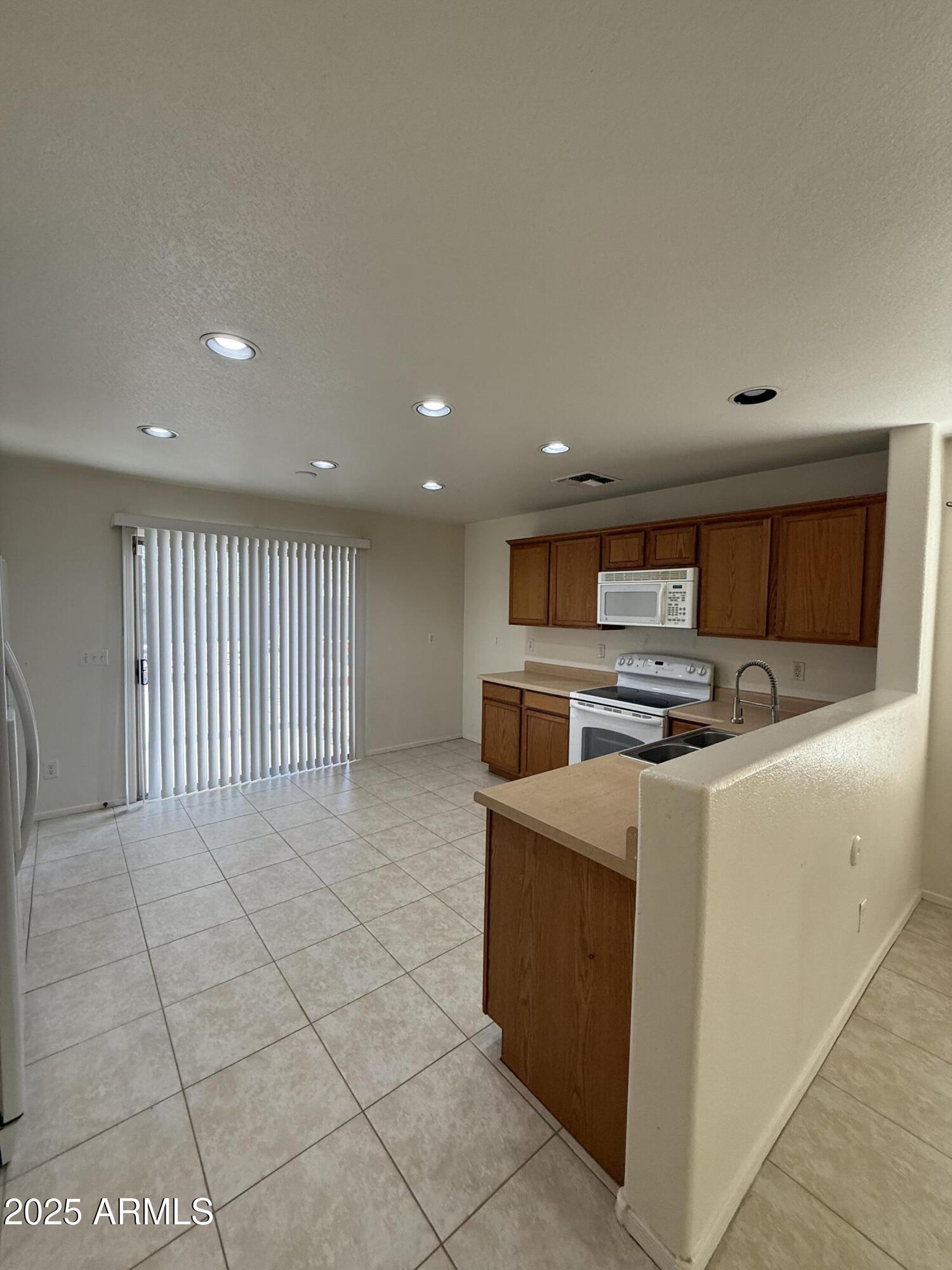 Buckeye, Arizona 85326, United States, 3 Bedrooms Bedrooms, ,2 BathroomsBathrooms,Residential,Active,213240