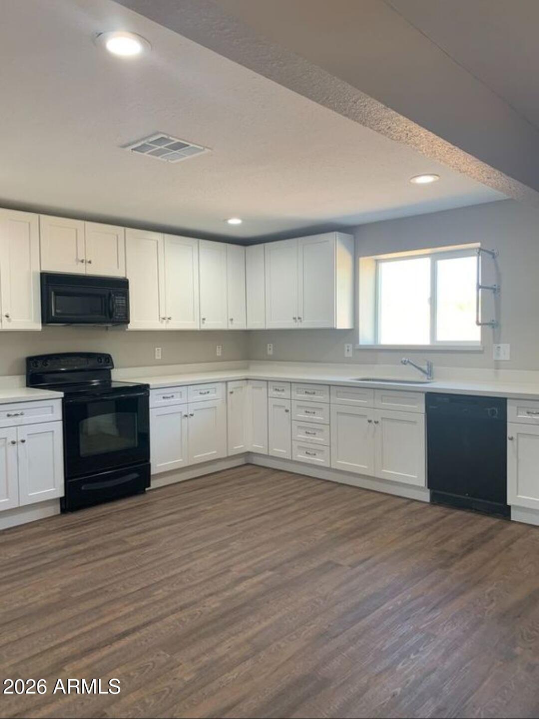 1656 E INDIANOLA Avenue