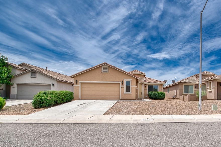 Beautiful Move In Ready 3 bedroom split floor plan home in Campstone Subdivision. Open concept floor plan with a large kitchen that overlooks the family room. In the kitchen you will find a large island great for those family gatherings along with 36'' upper cabinets and tons of bottom cabinets and countertop space. Large master bedroom with a bay window and a large bathroom with separate tub/shower along with your own walk-in closet. You also have another area in the home that you can make a second living room, formal dining room or home office. Hallway bathroom has a tub/shower tile surround. Two other bedrooms are great in size both with newly installed ceiling fans. Patio door and front door are 8' in height and all windows have custom faux blinds installed.