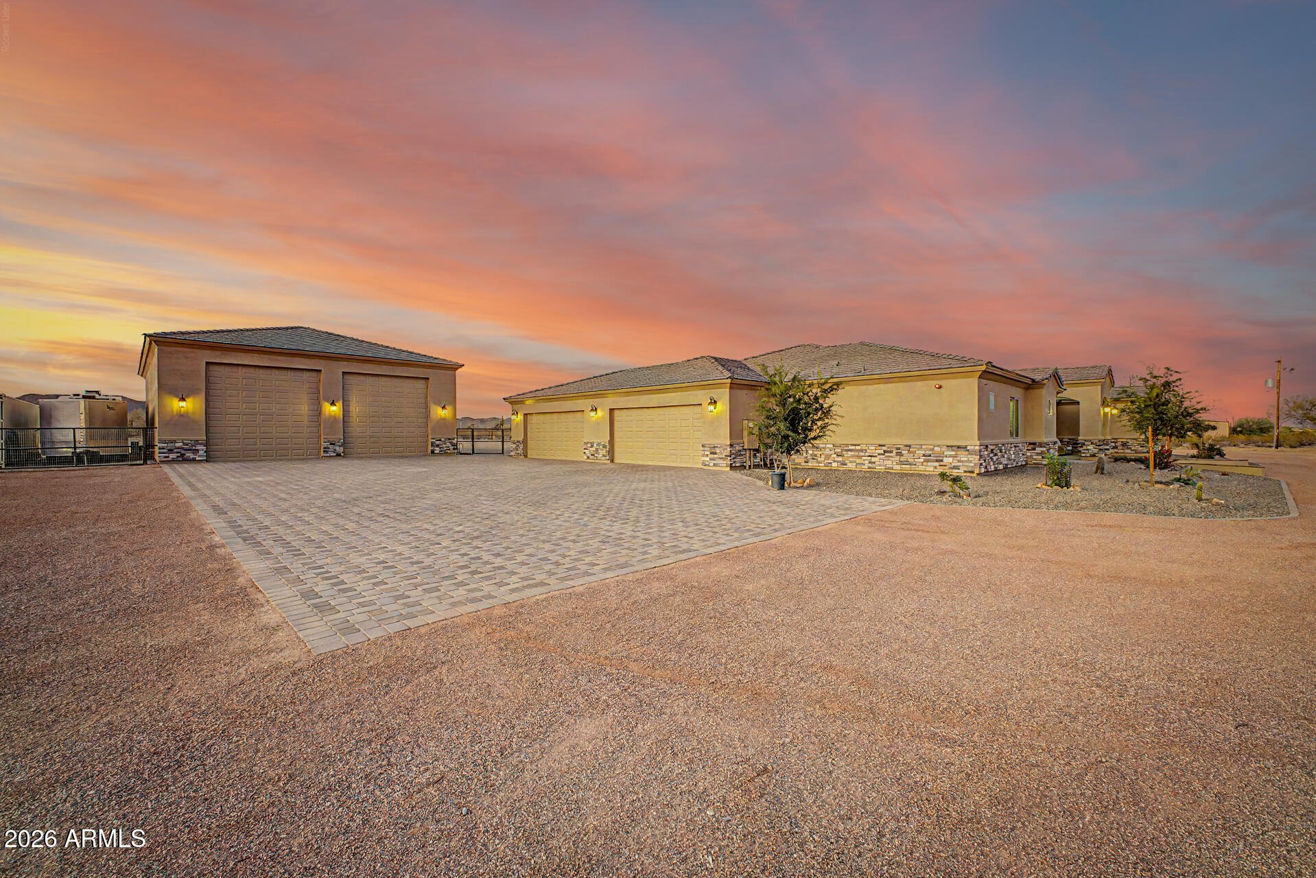 15620 W DUANE Lane