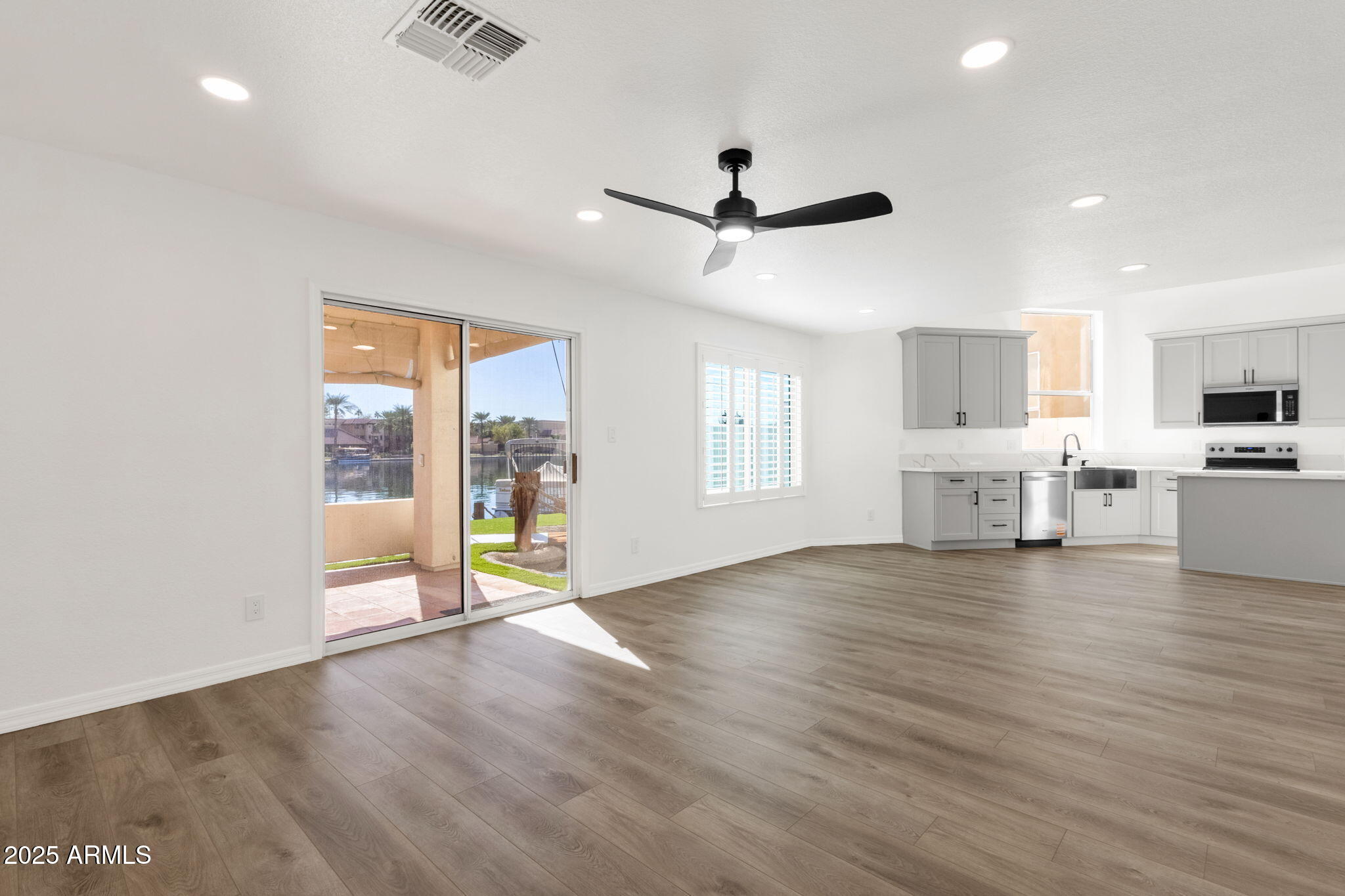 Peoria, Arizona 85381, United States, 3 Bedrooms Bedrooms, ,3 BathroomsBathrooms,Residential,Active,240898