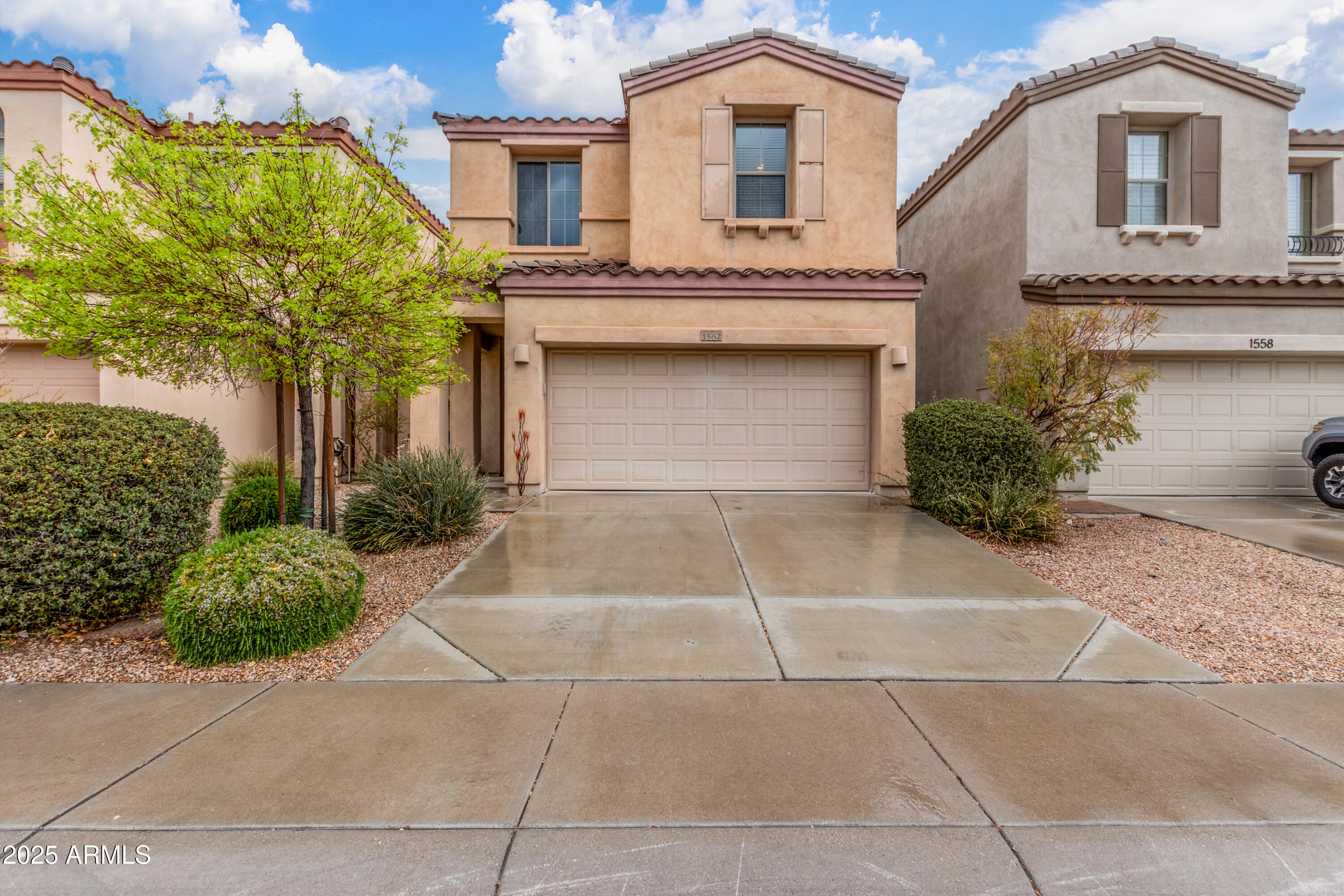1562 W LACEWOOD Place