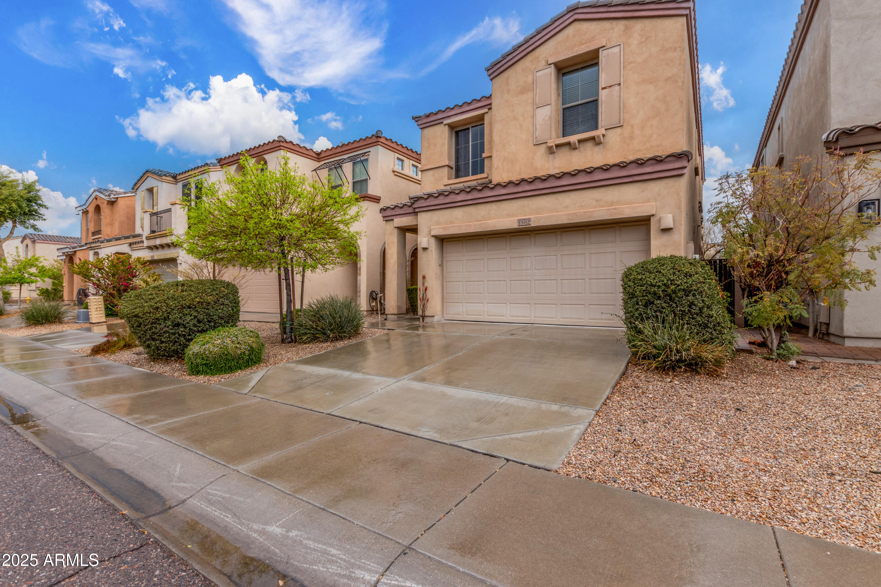 1562 W LACEWOOD Place