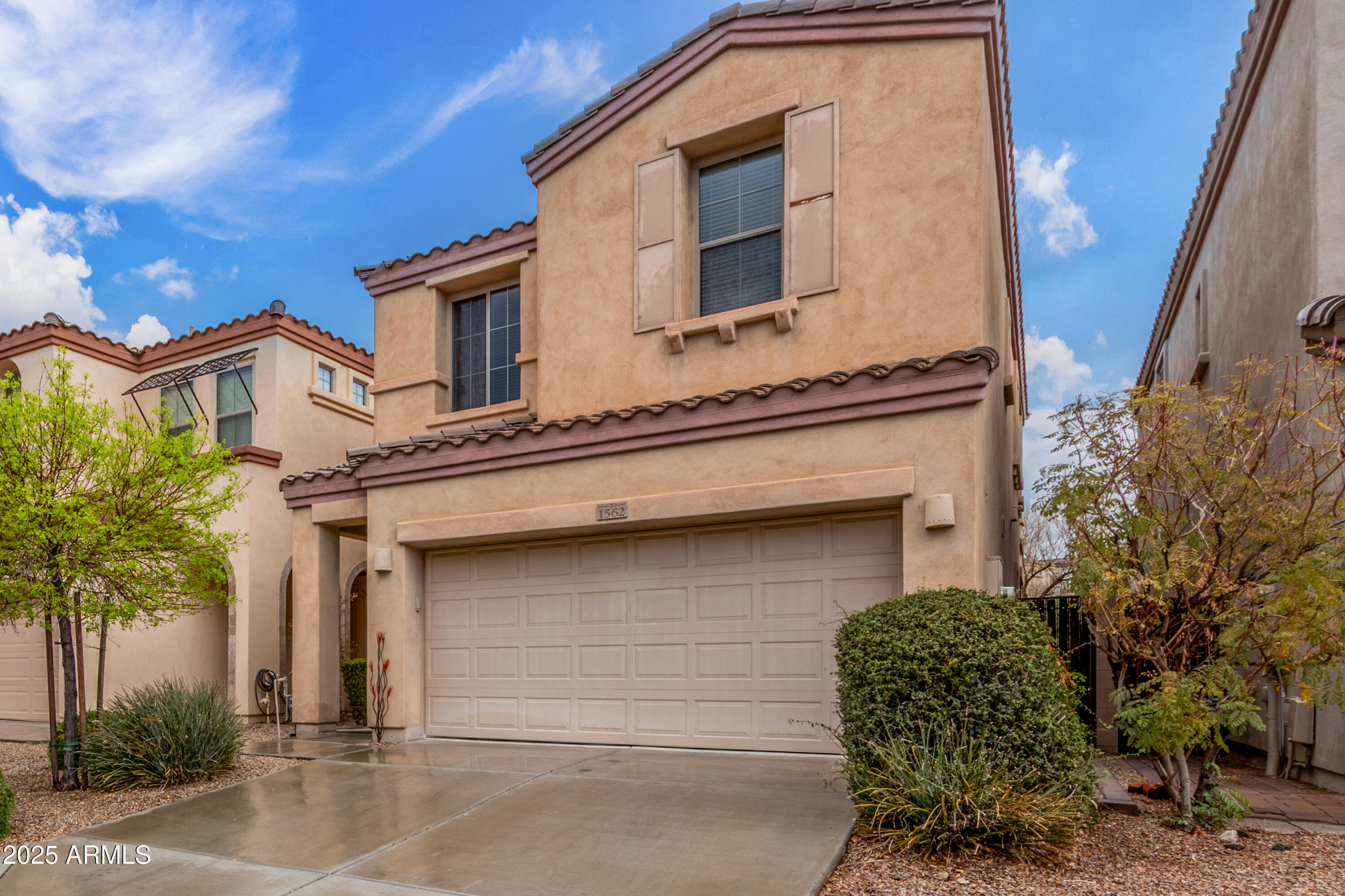1562 W LACEWOOD Place