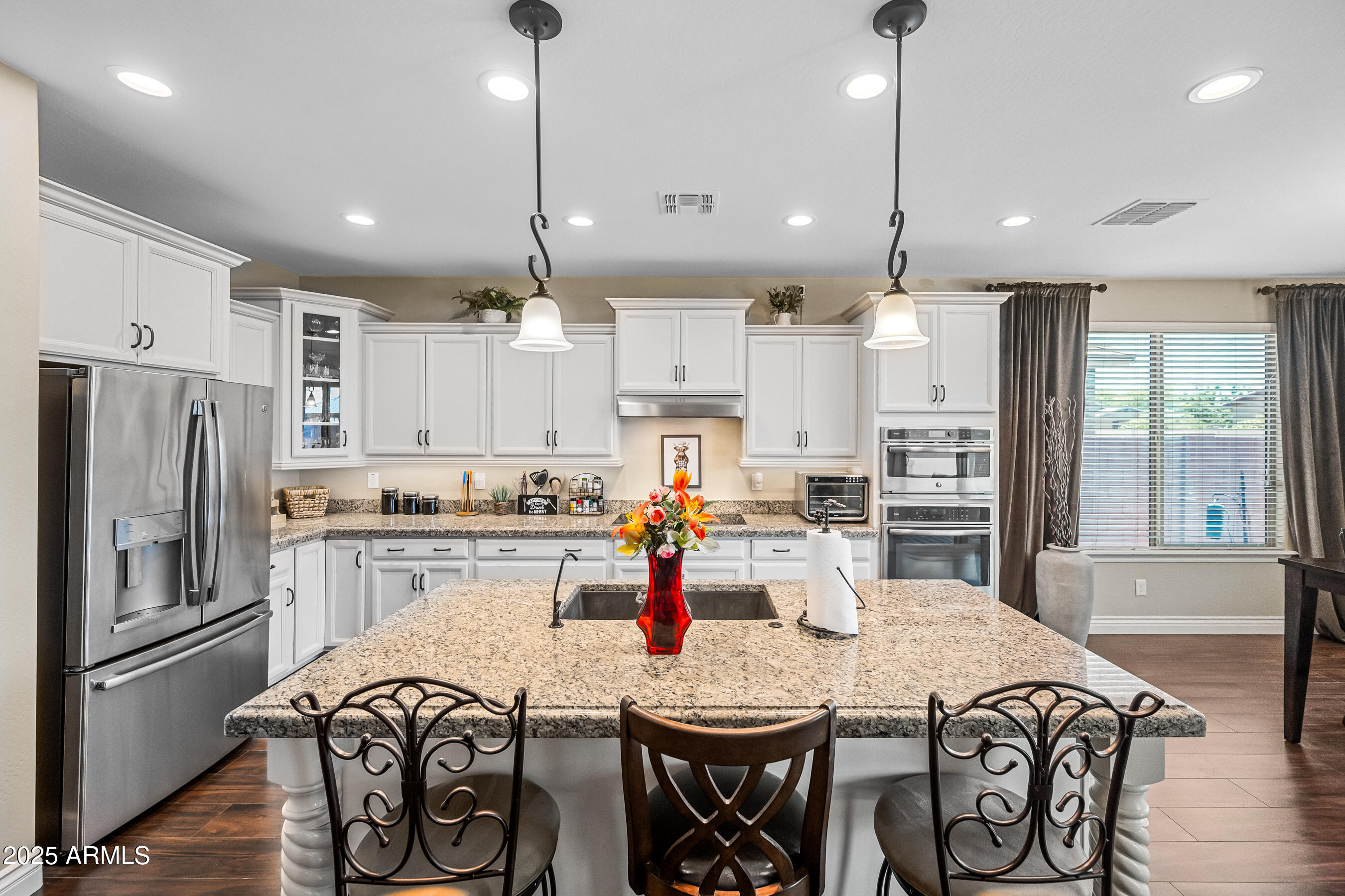 Homes 2 683 W HONEY LOCUST Avenue