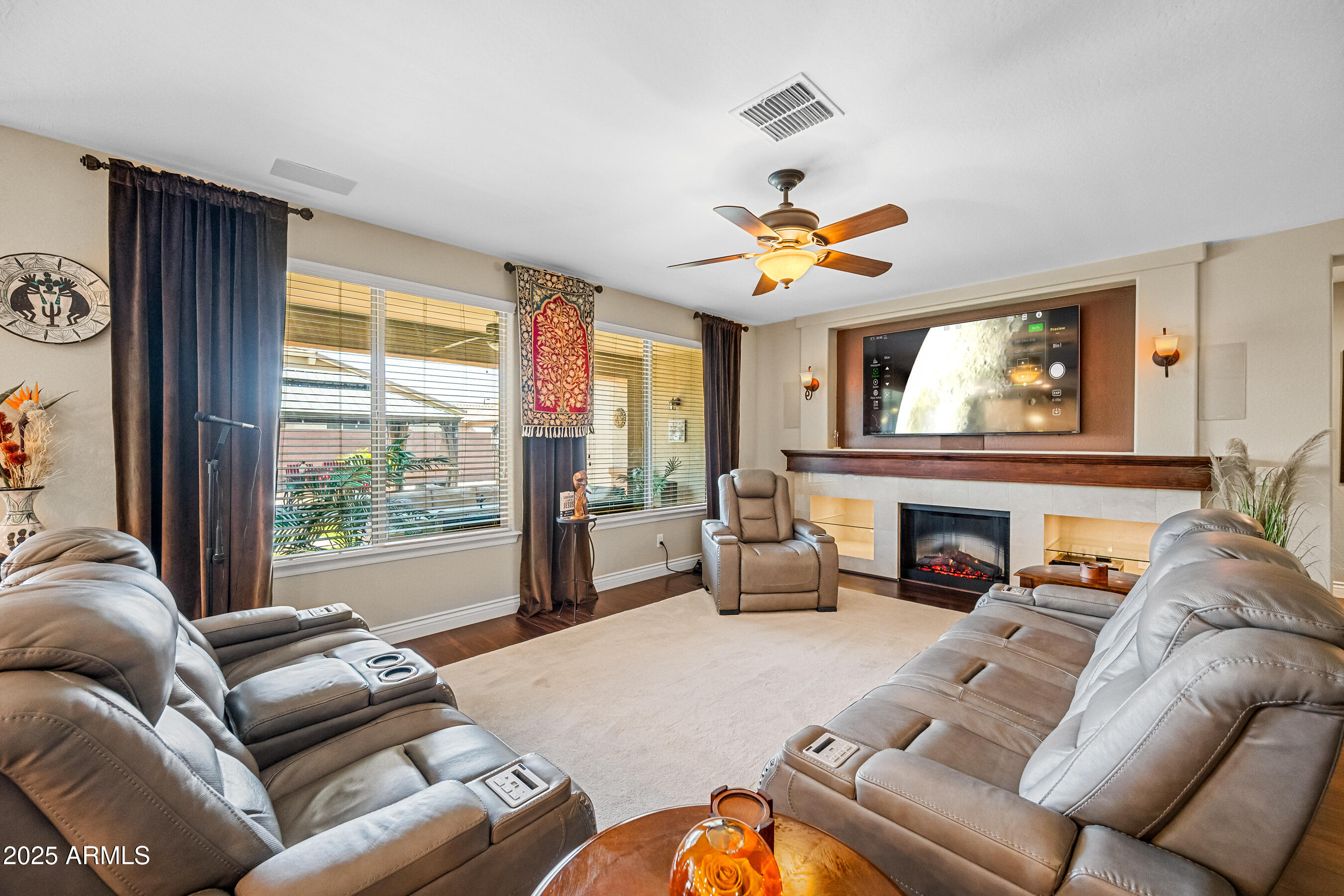 Homes 1 683 W HONEY LOCUST Avenue
