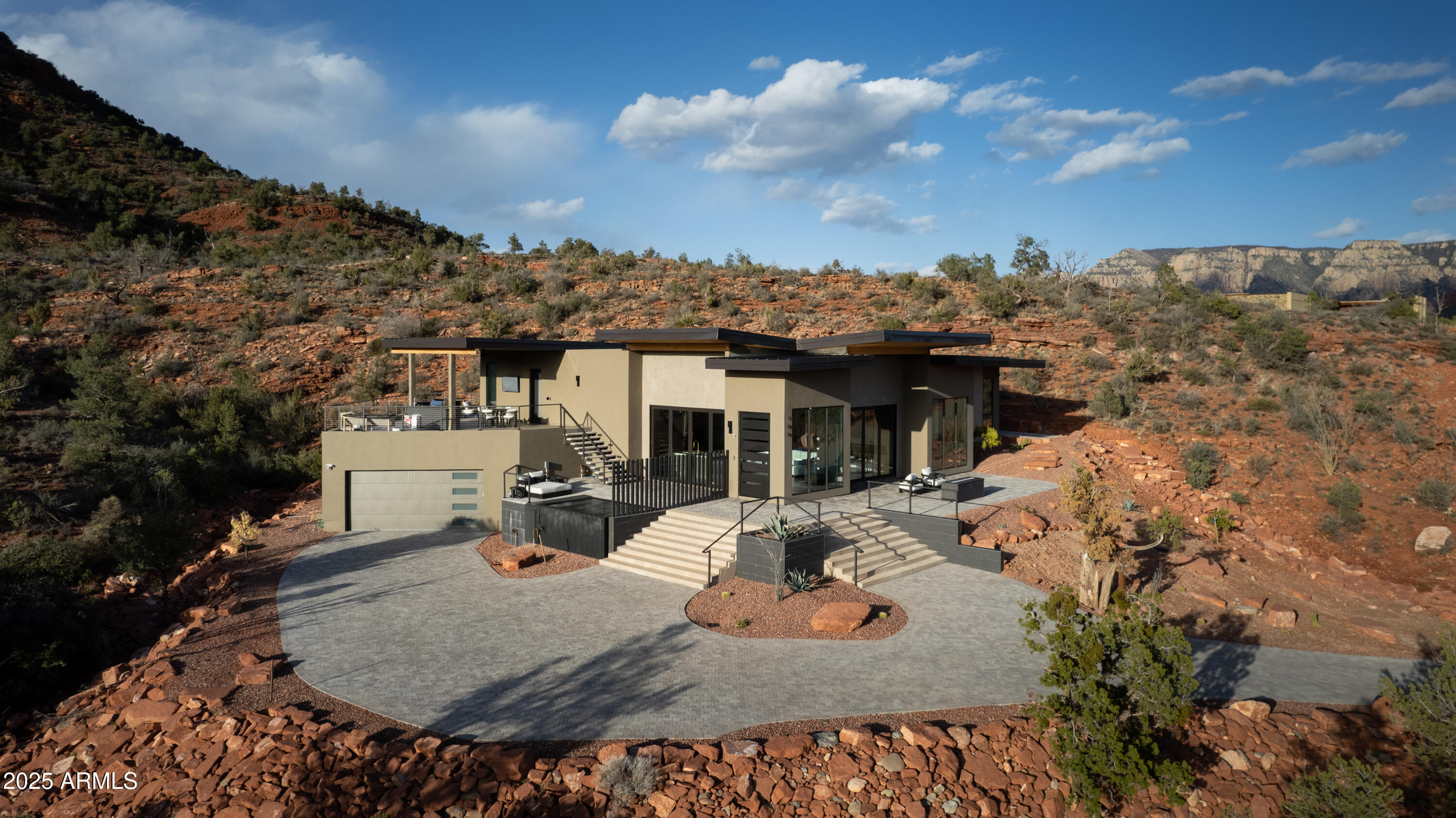 109 SUMMIT Way
