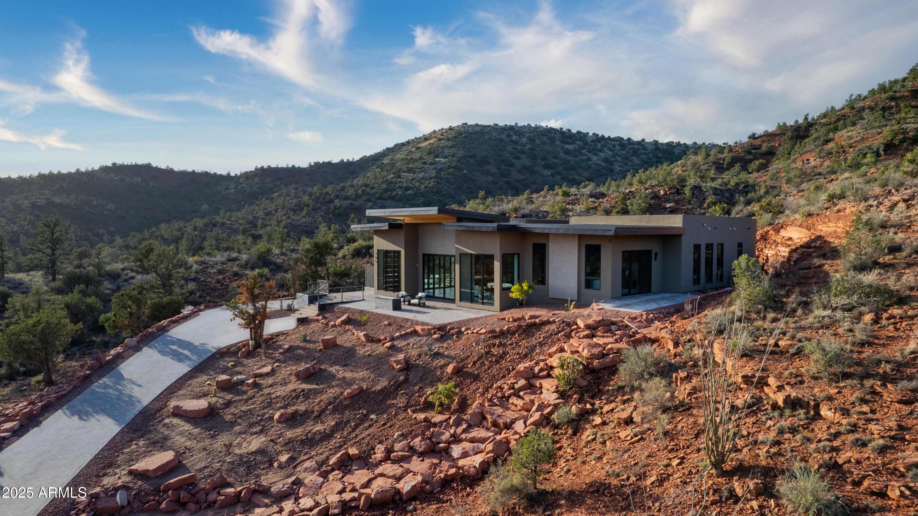 109 SUMMIT Way