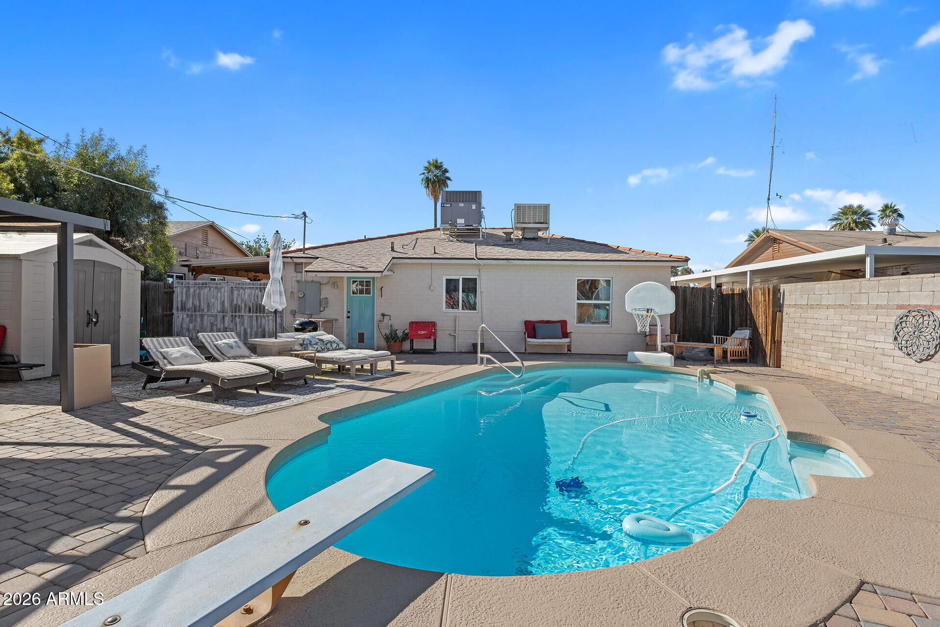 2825 N GREENFIELD Road