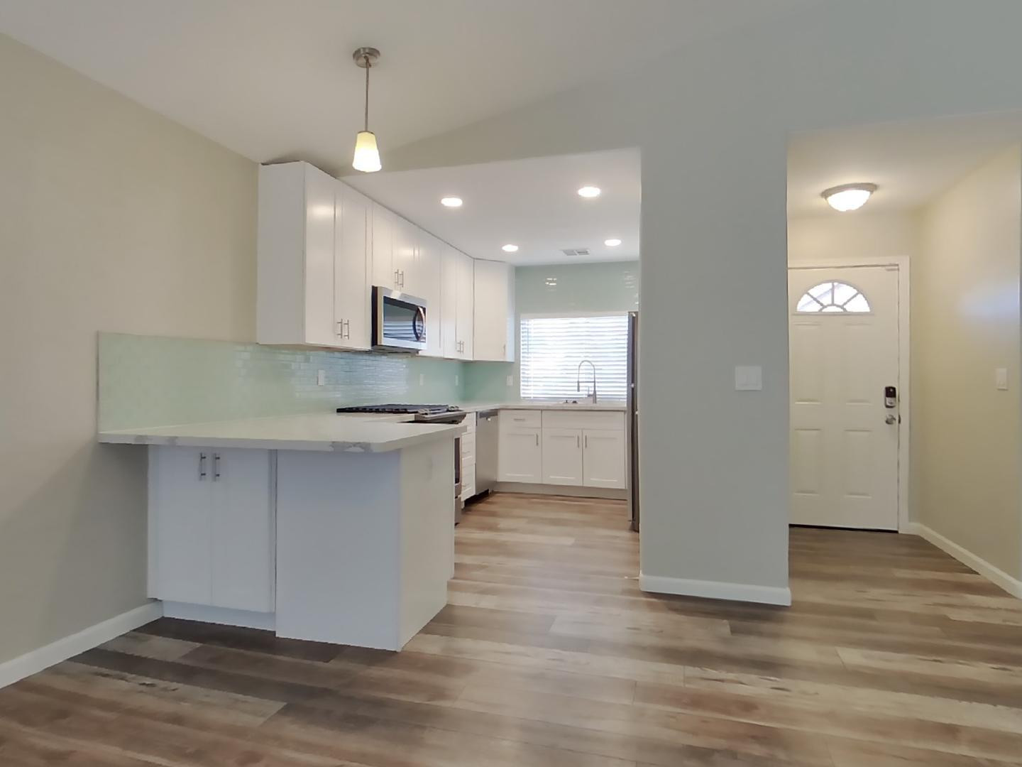 857 E Saragosa Street