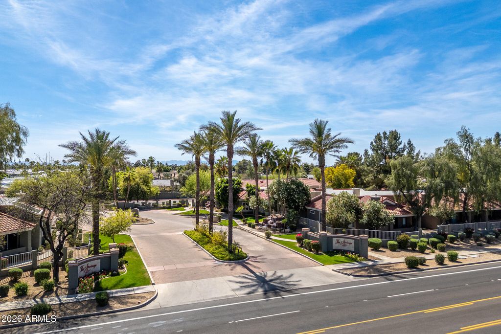 Photo of 2929 W Yorkshire Drive #1072, Phoenix, AZ 85027 (MLS # 7001094)